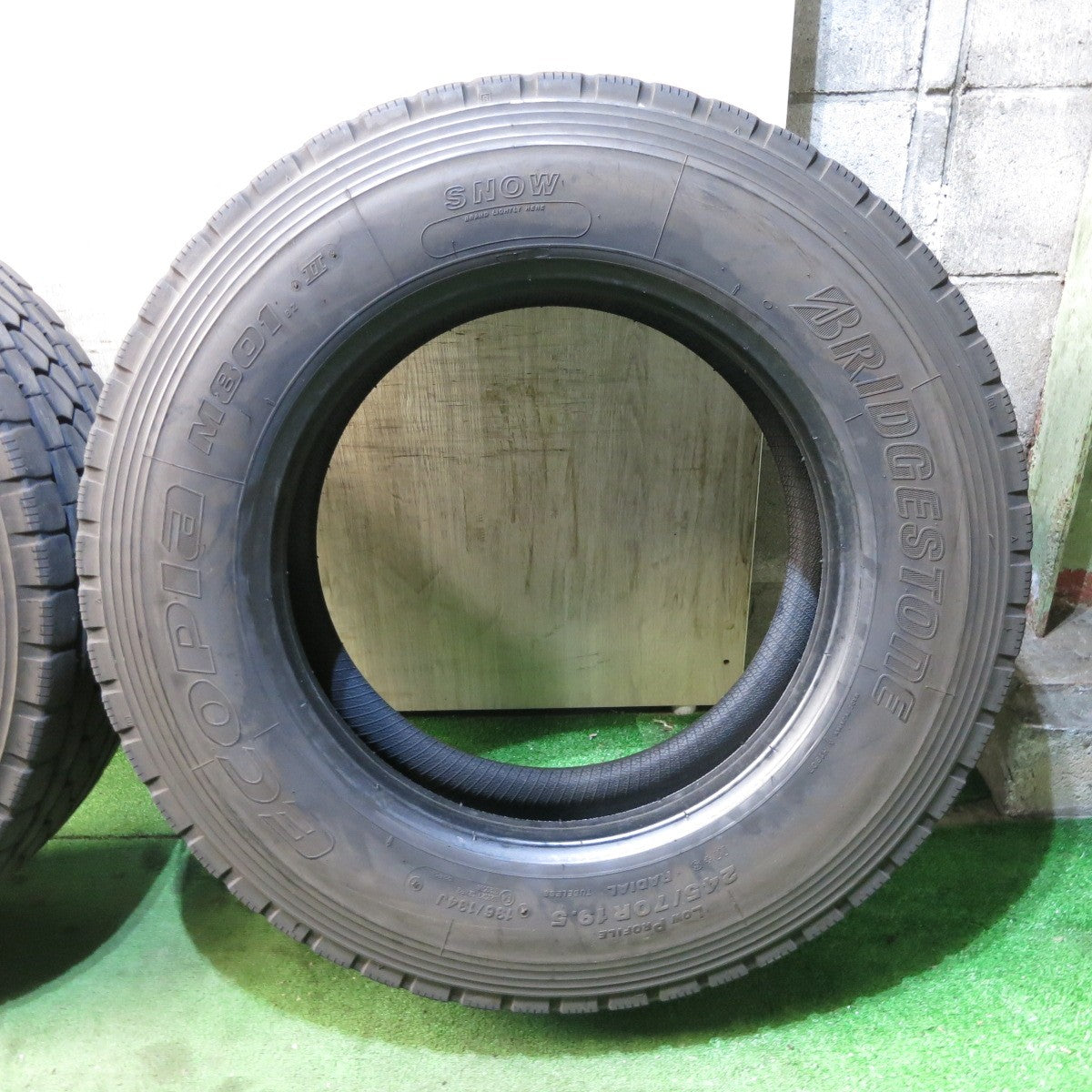 *送料無料* 2本価格！23年★トラック タイヤ 245/70R19.5 136/134J ブリヂストン エコピア M801Ⅱ ミックス オールシーズン 19.5インチ★4021407クスタ