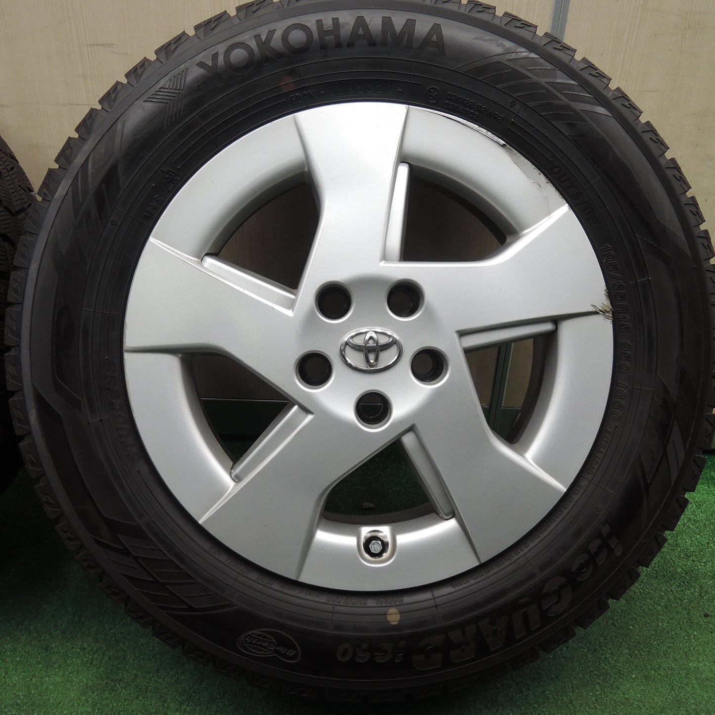 *送料無料*バリ溝！20年！9分★トヨタ 30系 プリウス 純正 195/65R15 スタッドレス ヨコハマ アイスガード iG60 15インチ PCD100/5H★3120202HAス