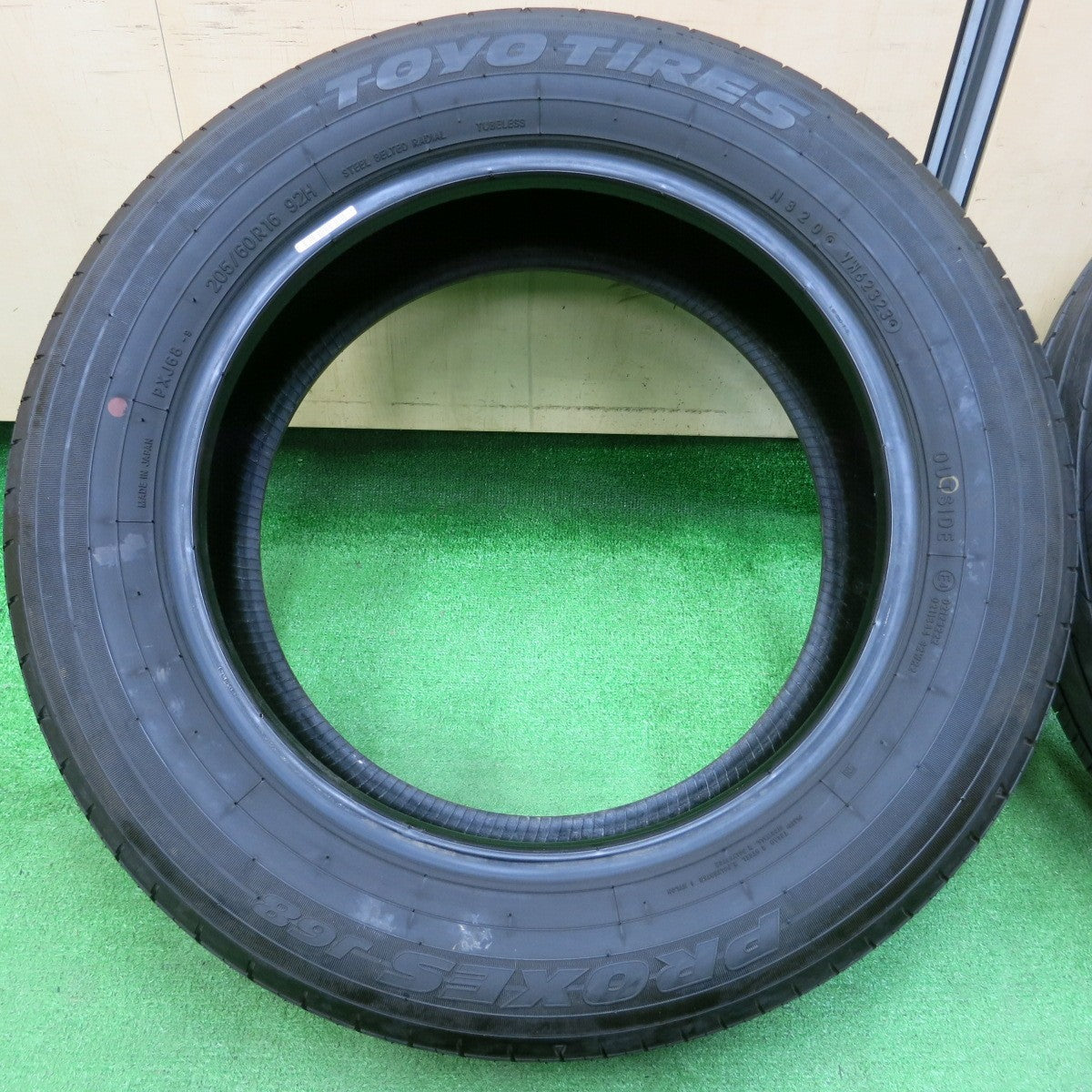 *送料無料*バリ溝！23年！ほぼ10分★205/60R16 トーヨー プロクセス J68 タイヤ 16インチ ノア ヴォクシー 等★4013014イノタ