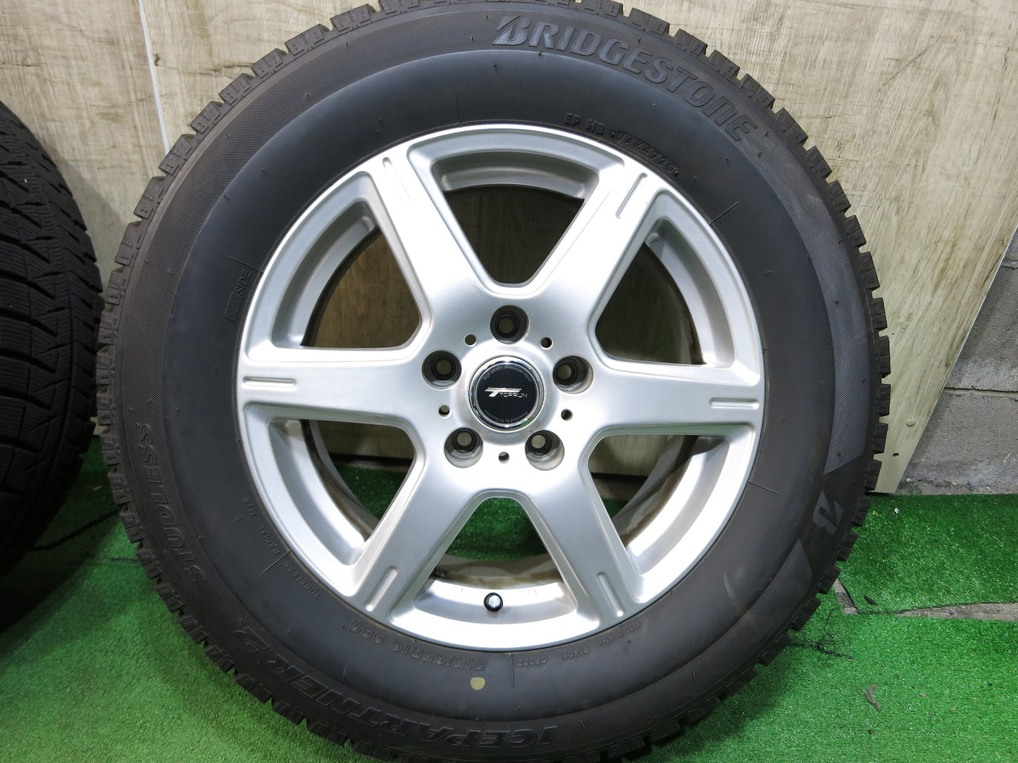 [送料無料]バリ溝！20年！9.5分以上★スタッドレス 215/65R16 ブリヂストン アイスパートナー2 TOPRUN トップラン 16インチ PCD114.3/5H★2102613Hス