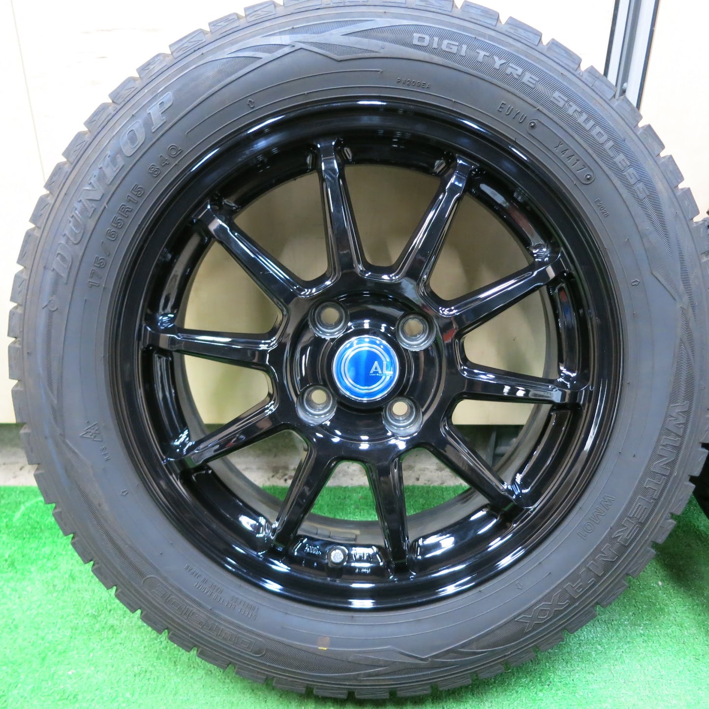 [送料無料]バリ溝！キレイ！9.5分★スタッドレス 175/65R15 ダンロップ ウインターマックス WM01 AL 社外 アルミ 15インチ PCD100/4H★3062704ヒス