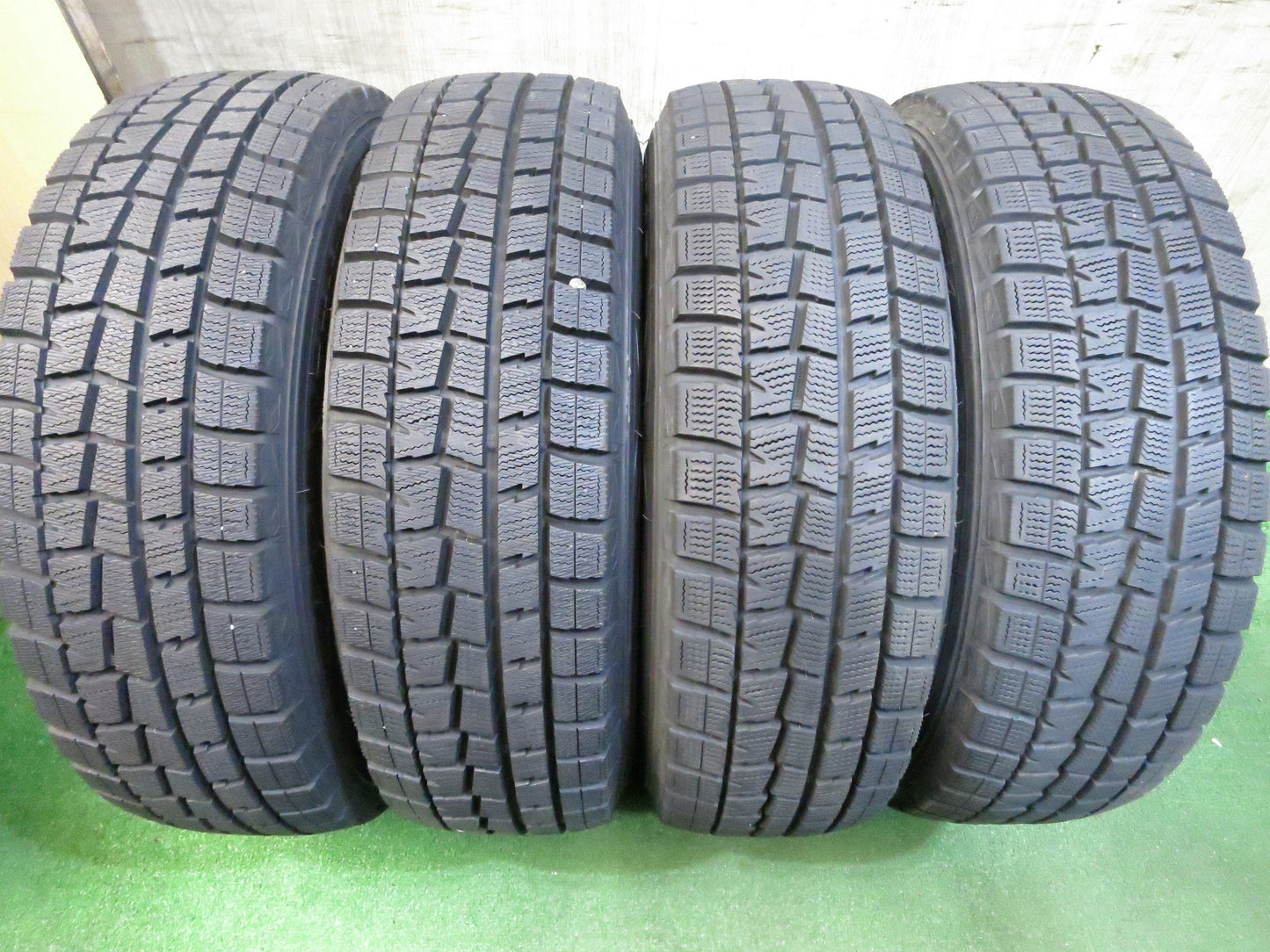 [送料無料]バリ溝！19年！キレイ！ほぼ10分★スタッドレス 185/70R14 ダンロップ ウインターマックス WM01 Fang ファング 14インチ PCD100/4H★3012014Hス