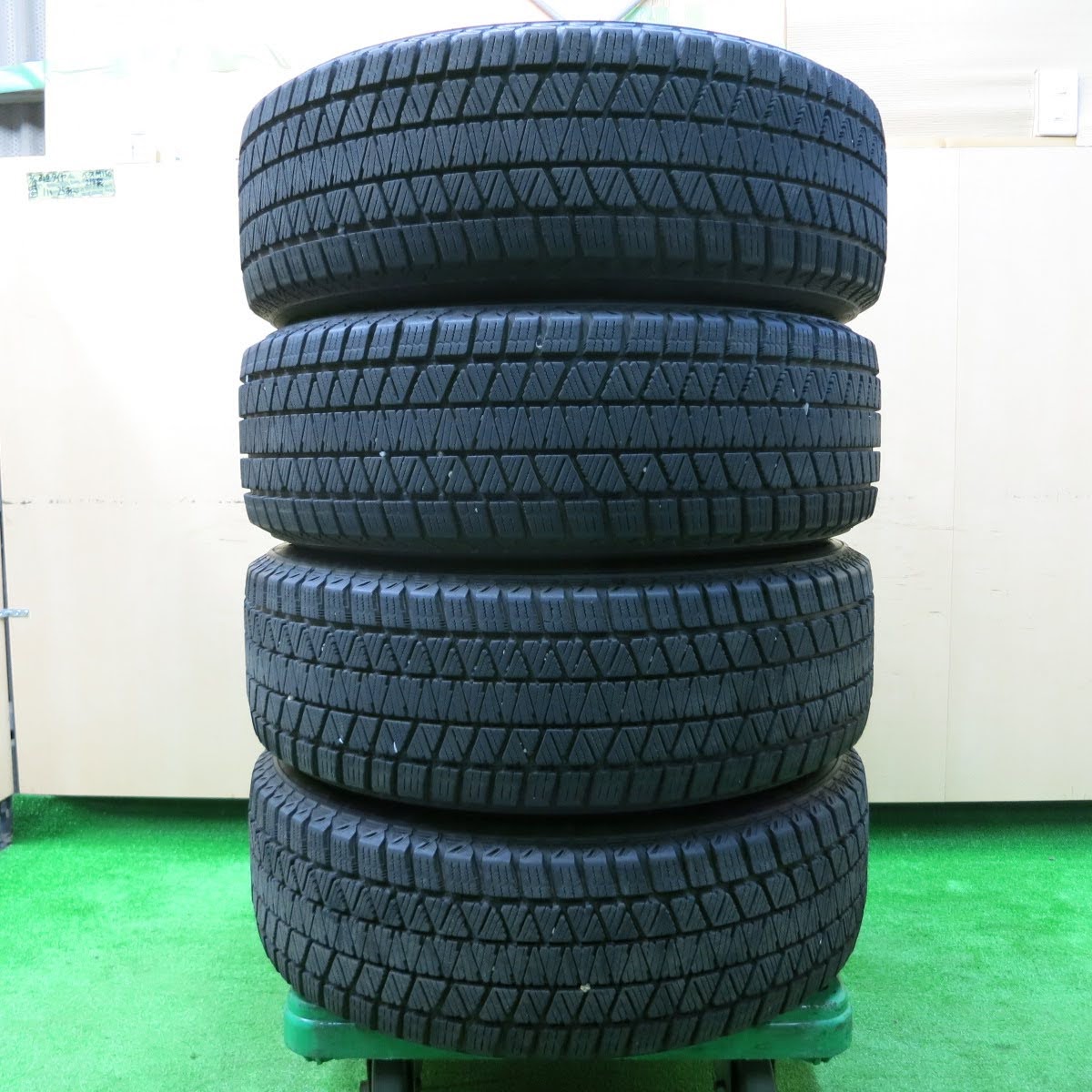 [送料無料]バリ溝！19年！キレイ！8.5分★スタッドレス 225/65R17 ブリヂストン ブリザック DM-V3 JOKER ジョーカー 17インチ PCD114.3/5H★3112002イス