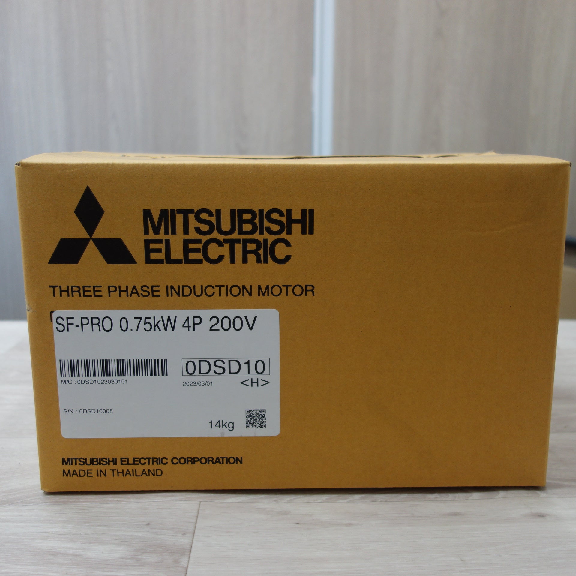 [送料無料] 新品☆三菱電機 三相モータ SF-PRO 0.75KW 4P 200V スーパーラインプレミアムシリーズ MITSUBISHI  ELECTRIC☆