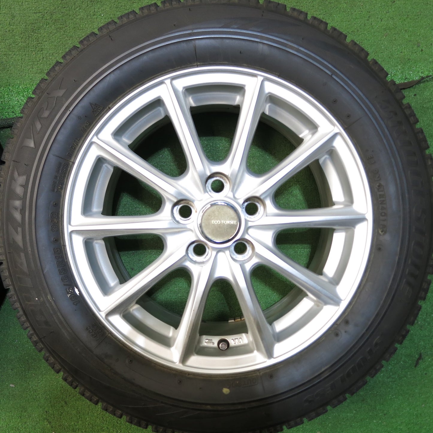 [送料無料]バリ溝！キレイ！9分★プリウス 等 195/65R15 スタッドレス ブリヂストン ブリザック VRX ECO FORME エコフォルム 15インチ PCD100/5H★3042811Hス