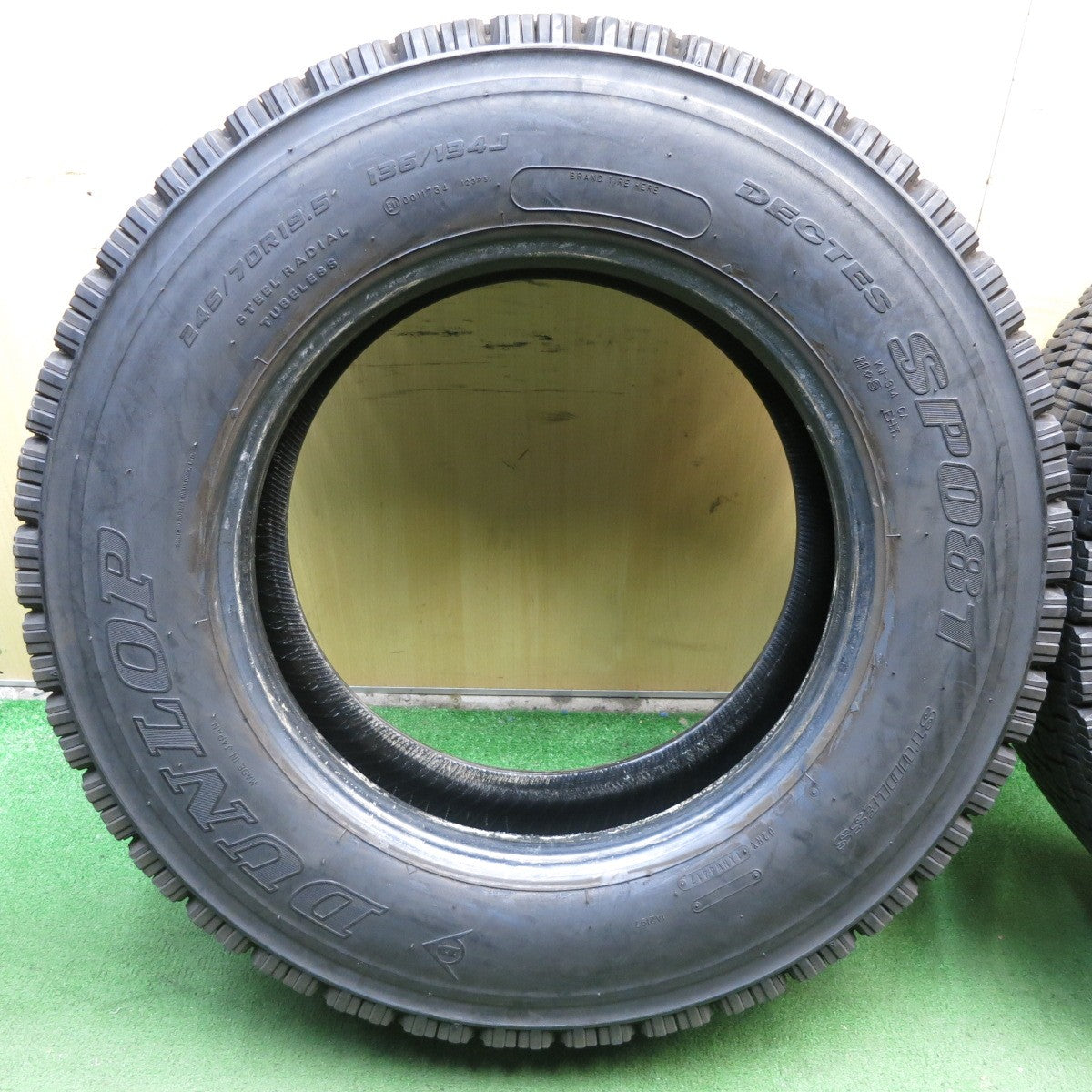 送料無料* バリ溝！9.5分☆トラック タイヤ 245/70R19.5 136/134J スタッドレス ダンロップ デクテス SP081 |  名古屋/岐阜の中古カー用品・工具の買取/販売ならガレージゲット