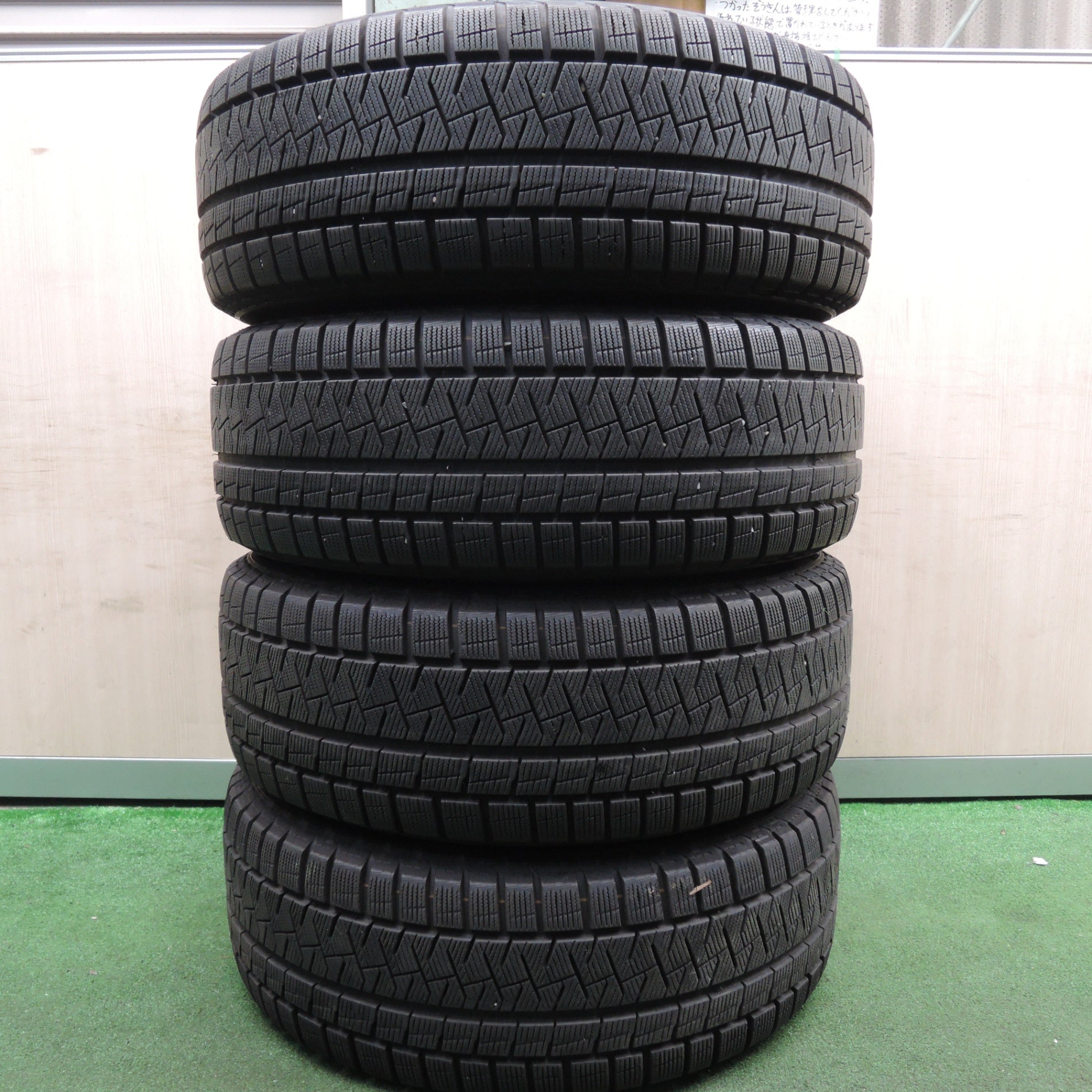 *送料無料* バリ溝！9.5分★スタッドレス 215/60R17 ピレリ アイスアシンメトリコ プラス VERTEC VR-5 EXE MANARAY  SPORT PCD114.3/5H★4021710HAス