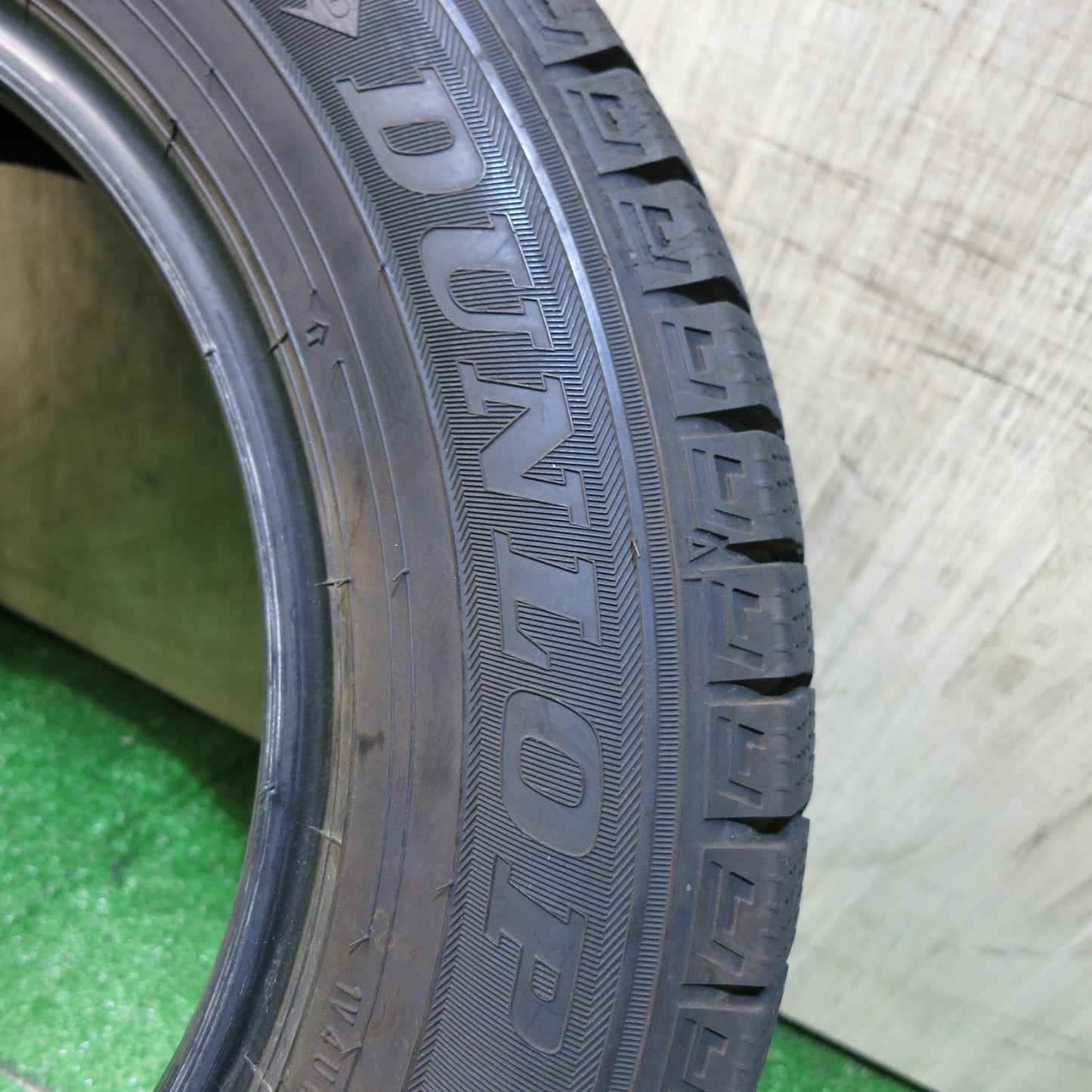 [送料無料]バリ溝！20年！9.5分以上★スタッドレス 165/70R14 ダンロップ ウインターマックス 03 タイヤ 14インチ アクア ヴィッツ パッソ 等★3051202Hスタ