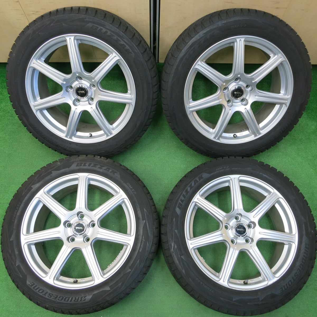 *送料無料*バリ溝！キレイ！9分★スタッドレス 225/55R18 ブリヂストン ブリザック DM-V2 TOPRUN トップラン 18インチ PCD114.3/5H★4012903イス