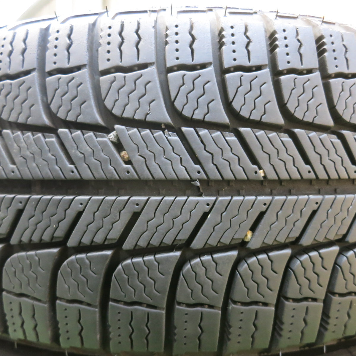 *送料無料*バリ溝！20年！キレイ！9.5分以上★アウディ A1 純正 ATS 185/60R15 スタッドレス ミシュラン X-ICE XI3  ミシュラン X-ICE SNOW PCD100/5H★4010503イス