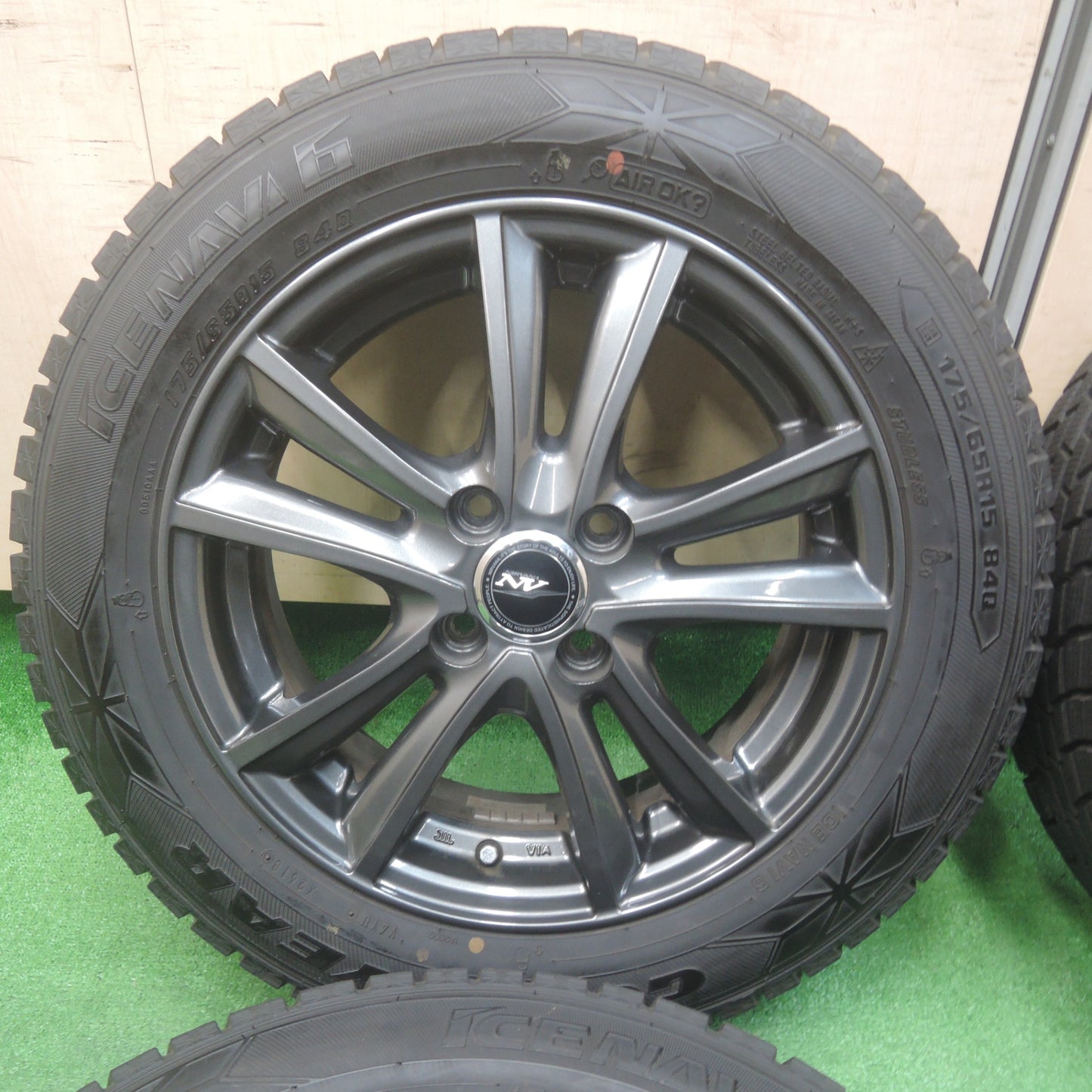 *送料無料* バリ溝！キレイ！9.5分★スタッドレス 175/65R15 グッドイヤー アイスナビ6 NIRVANA NV ニルバーナ 15インチ PCD100/4H★4020909SYス