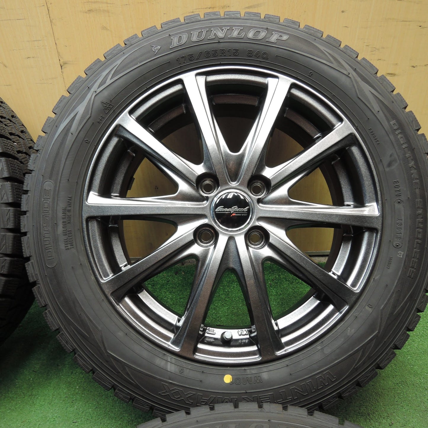 [送料無料]バリ溝！キレイ！ほぼ10分★スタッドレス 175/65R15 ダンロップ ウインターマックス WM01 EuroSpeed MANARAY SPORT 15インチ PCD100/4H★3072604KKス