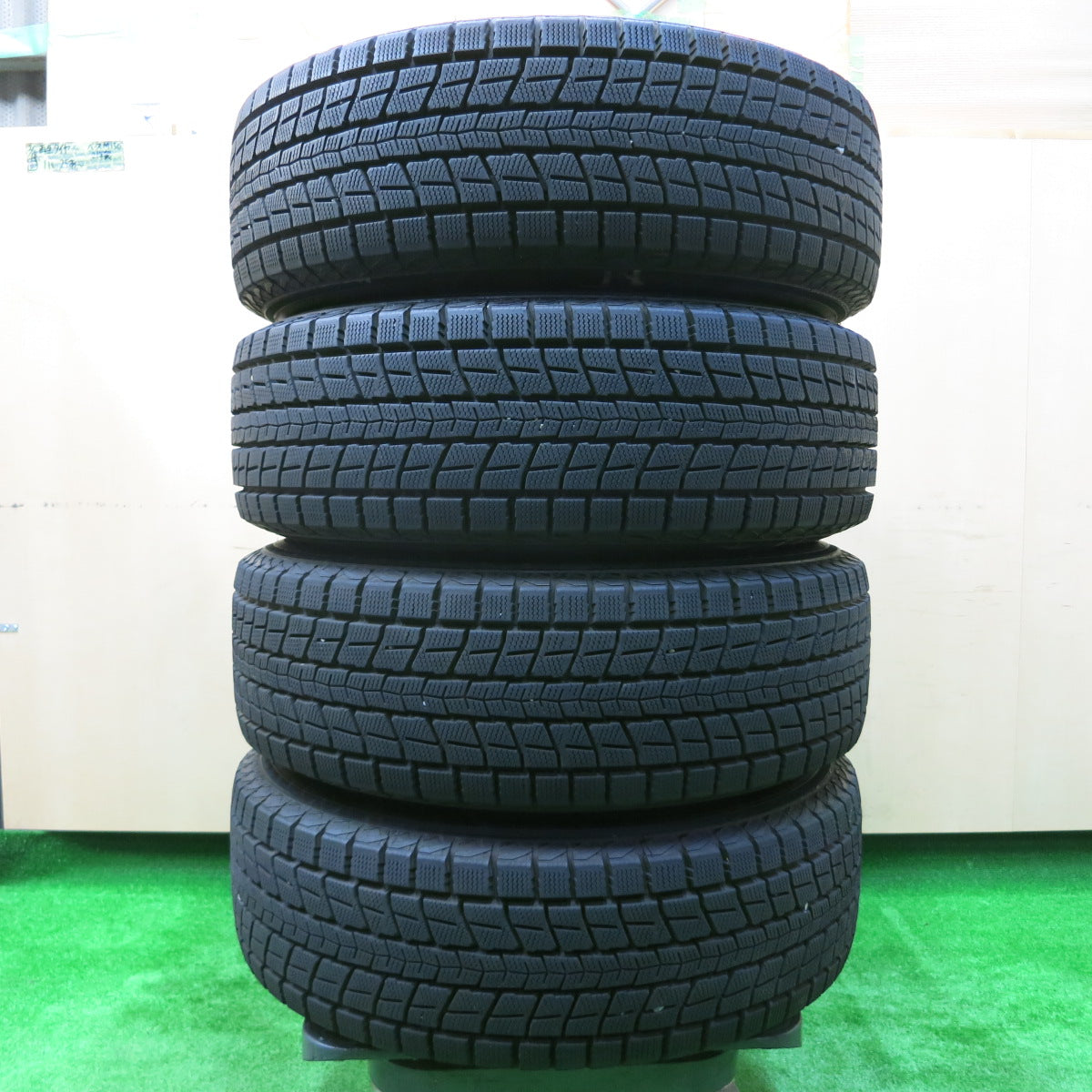 *送料無料*バリ溝！19年！キレイ！9.5分以上★スタッドレス 215/65R16 ダンロップ ウインターマックス SJ8 VELVA SPORTZ 16インチ PCD114.3/5H★3110306イス