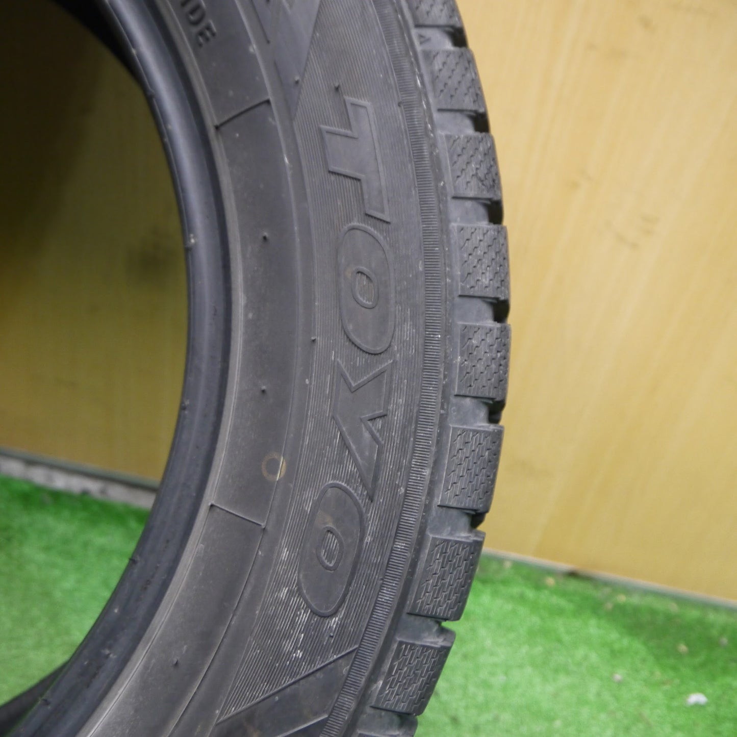 [送料無料]バリ溝！9分★スタッドレス 225/60R18 トーヨー ウインター トランパス TX タイヤ 18インチ ハリアー エクストレイル 等★3091906Hスタ