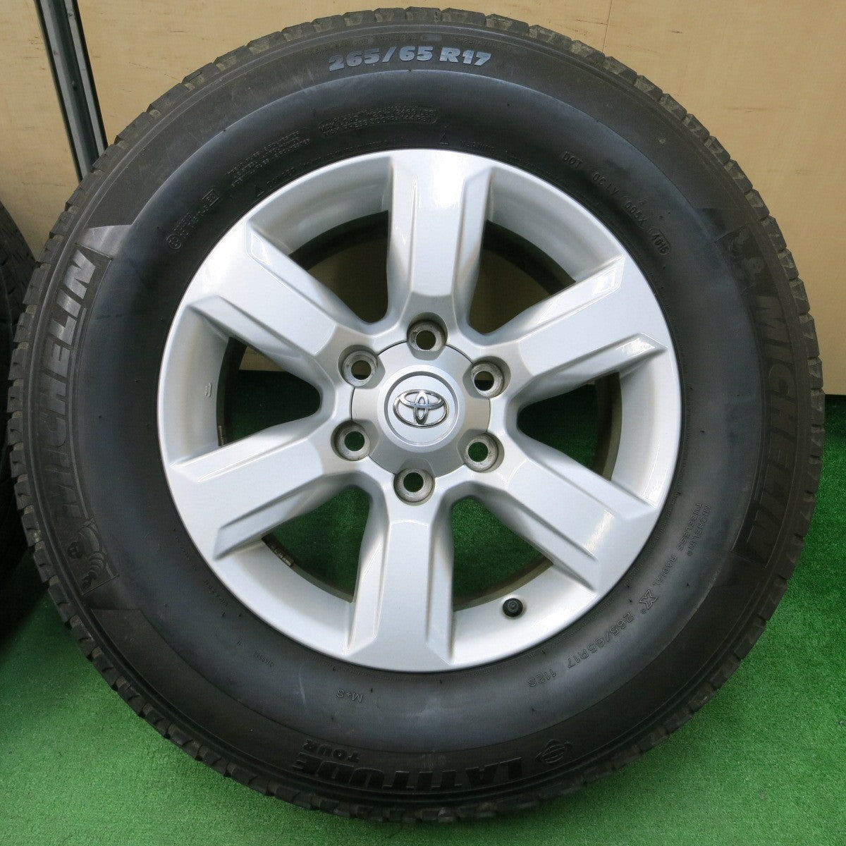 *送料無料* キレイ★トヨタ 150系 ランクル プラド 純正 265/65R17 ミシュラン LATITUDE TOUR PCD139.7/6H★4022603イノ