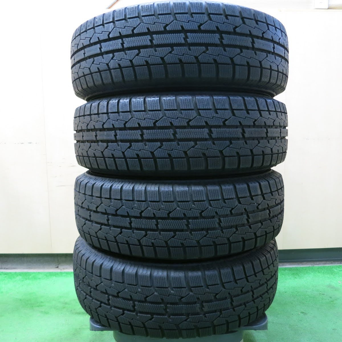 [送料無料]超バリ溝！21年！キレイ！ほぼ10分★スタッドレス 185/70R14 トーヨー ガリット GIZ FINAL MIND A-TECH 14インチ PCD100/4H★3072210イス