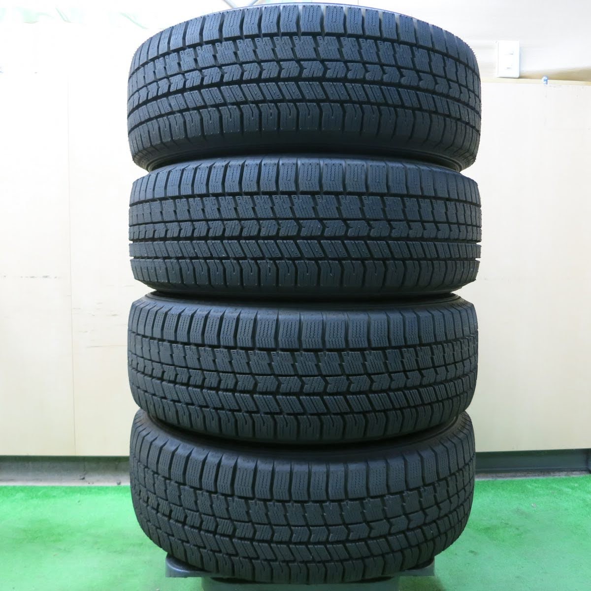 [送料無料]超バリ溝！22年！キレイ！ほぼ10分★スタッドレス 215/60R17 グッドイヤー アイスナビ8 ravrion RS01 ラブリオン 17インチ PCD114.3/5H★3072403イス