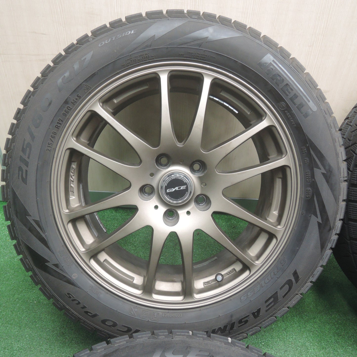 *送料無料*バリ溝！19年！キレイ！9分★スタッドレス 215/60R17 ピレリ アイスアシンメトリコ プラス GYLE 17インチ PCD114.3/5H★3110703SYス