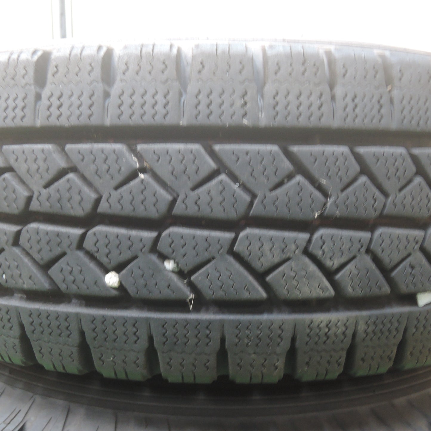 *送料無料*バリ溝！9.5分★トヨタ ハイエース 純正 スチール 195/80R15 スタッドレス ブリヂストン ブリザック VL1 PCD139.7/6H★4011902SYス