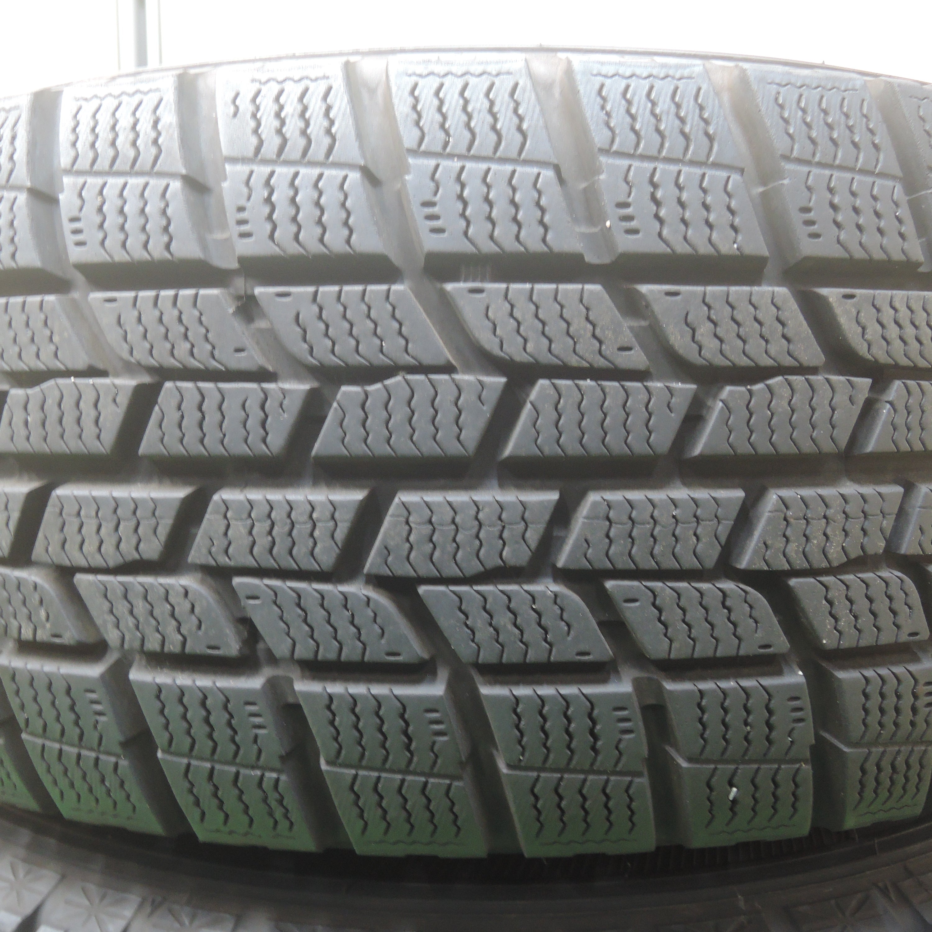 *送料無料*バリ溝！19年！綺麗！9.5分★スタッドレス 215/65R16 グッドイヤー アイスナビ6 ravrion RS01 ラブリオン  16インチ PCD114.3/5H★3120803SYス