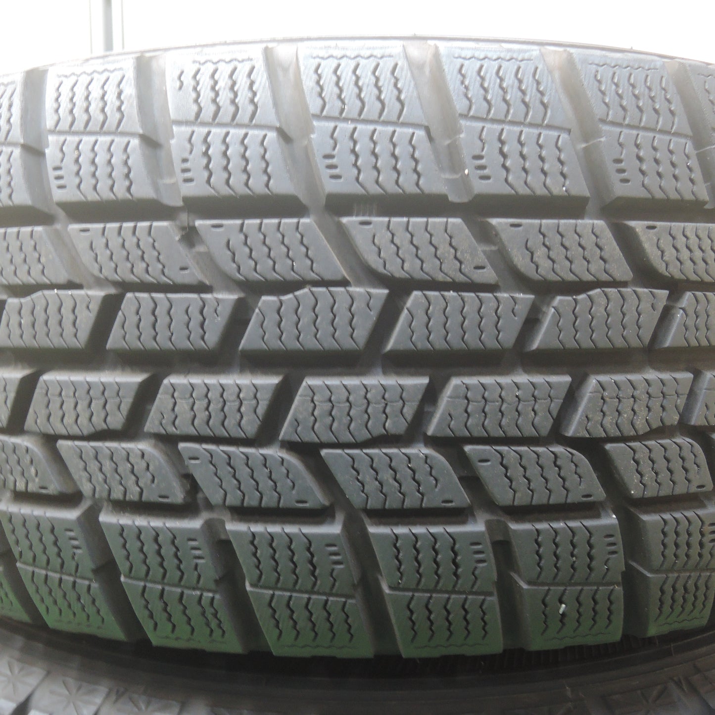 *送料無料*バリ溝！19年！綺麗！9.5分★スタッドレス 215/65R16 グッドイヤー アイスナビ6 ravrion RS01 ラブリオン 16インチ PCD114.3/5H★3120803SYス