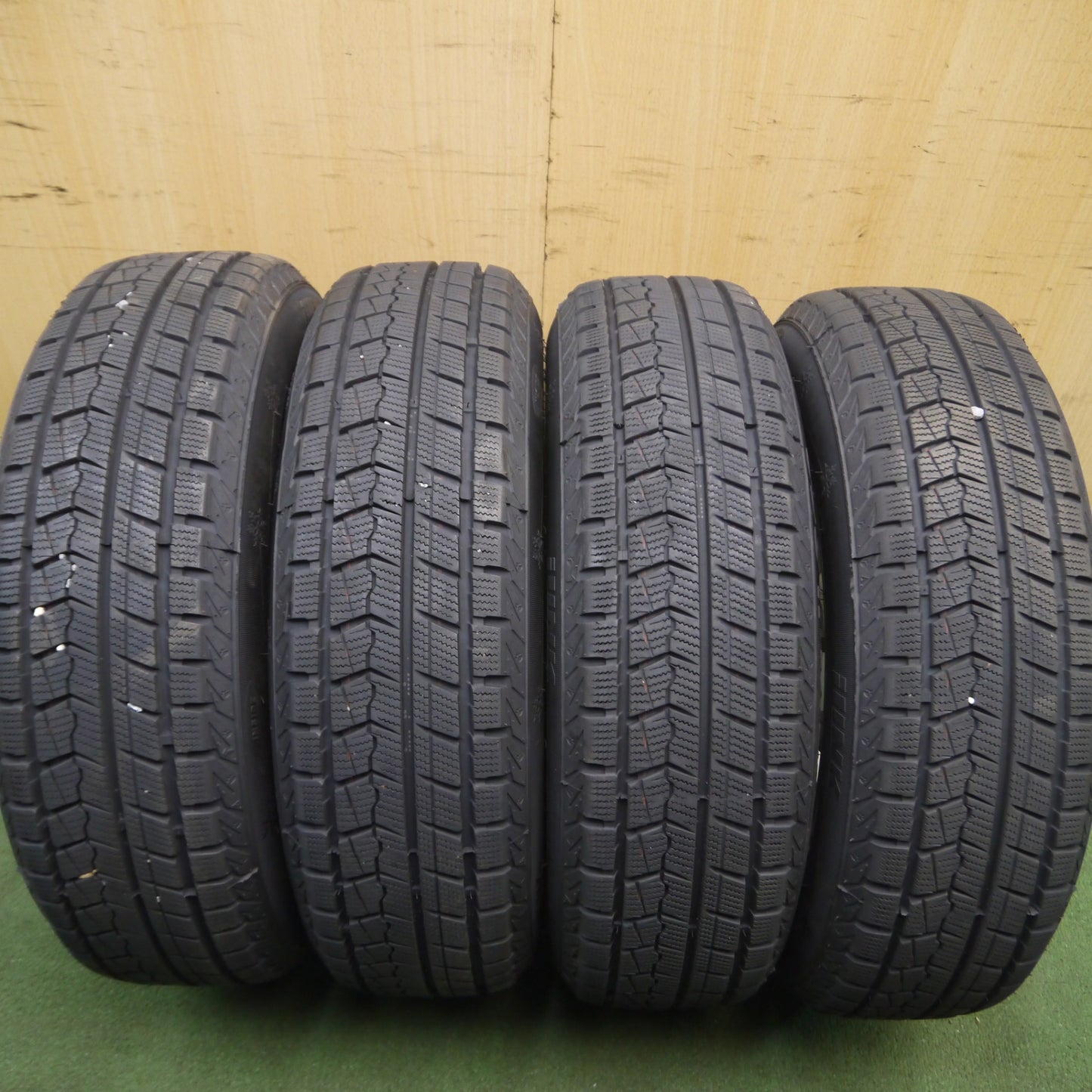 *送料無料* バリ溝！22年！ほぼ10分★スタッドレス 175/70R14 アイリンク ウィンター IL868 Lufin 14SPOKE 14インチ PCD100/4H★4021611Hス