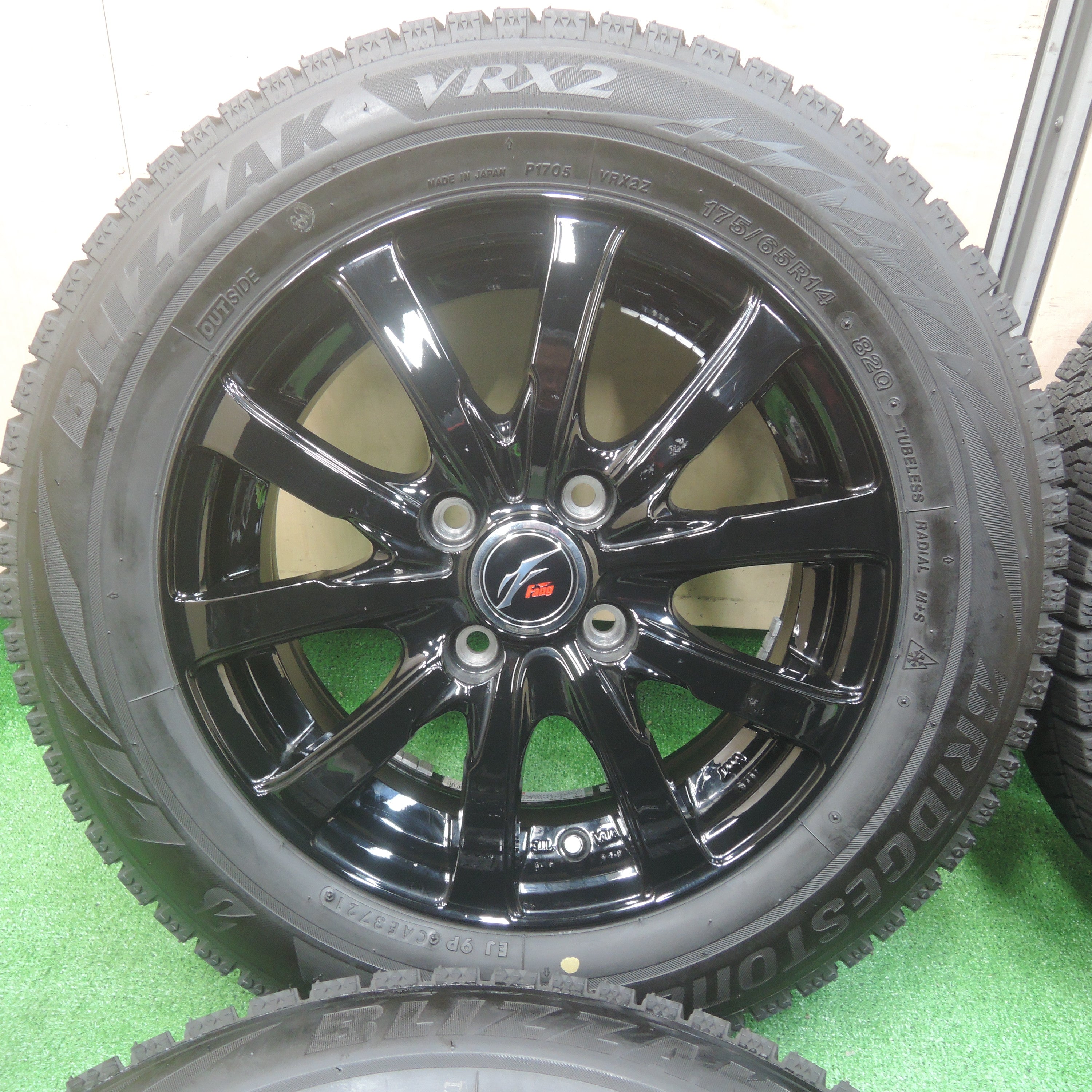 送料無料*バリ溝！21年！綺麗！ほぼ10分☆スタッドレス 175/65R14 ブリヂストン ブリザック VRX2 Fang ファング 14 |  名古屋/岐阜の中古カー用品・工具の買取/販売ならガレージゲット