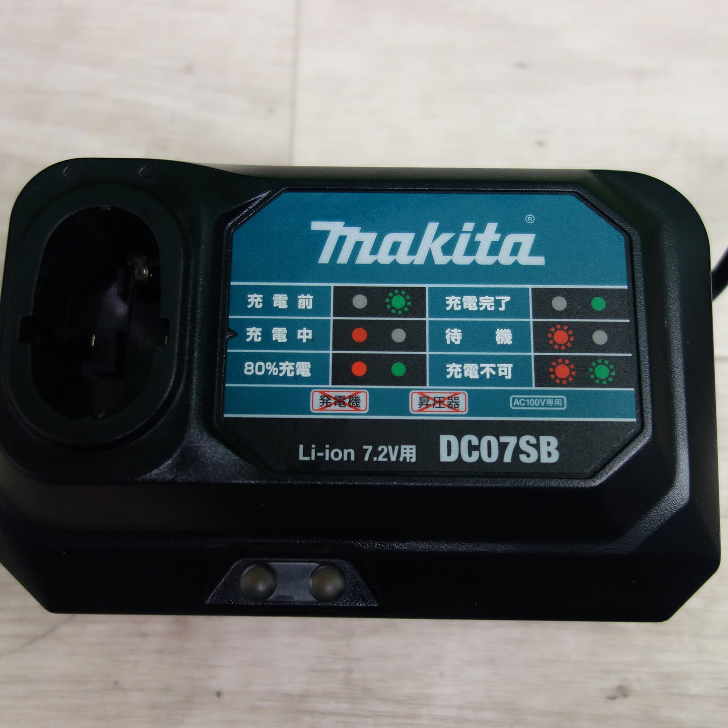 [送料無料] バッテリー2個付き☆マキタ 充電式 ペン インパクトドライバ TD022D 電動 工具 makita 充電器 DC07SB☆