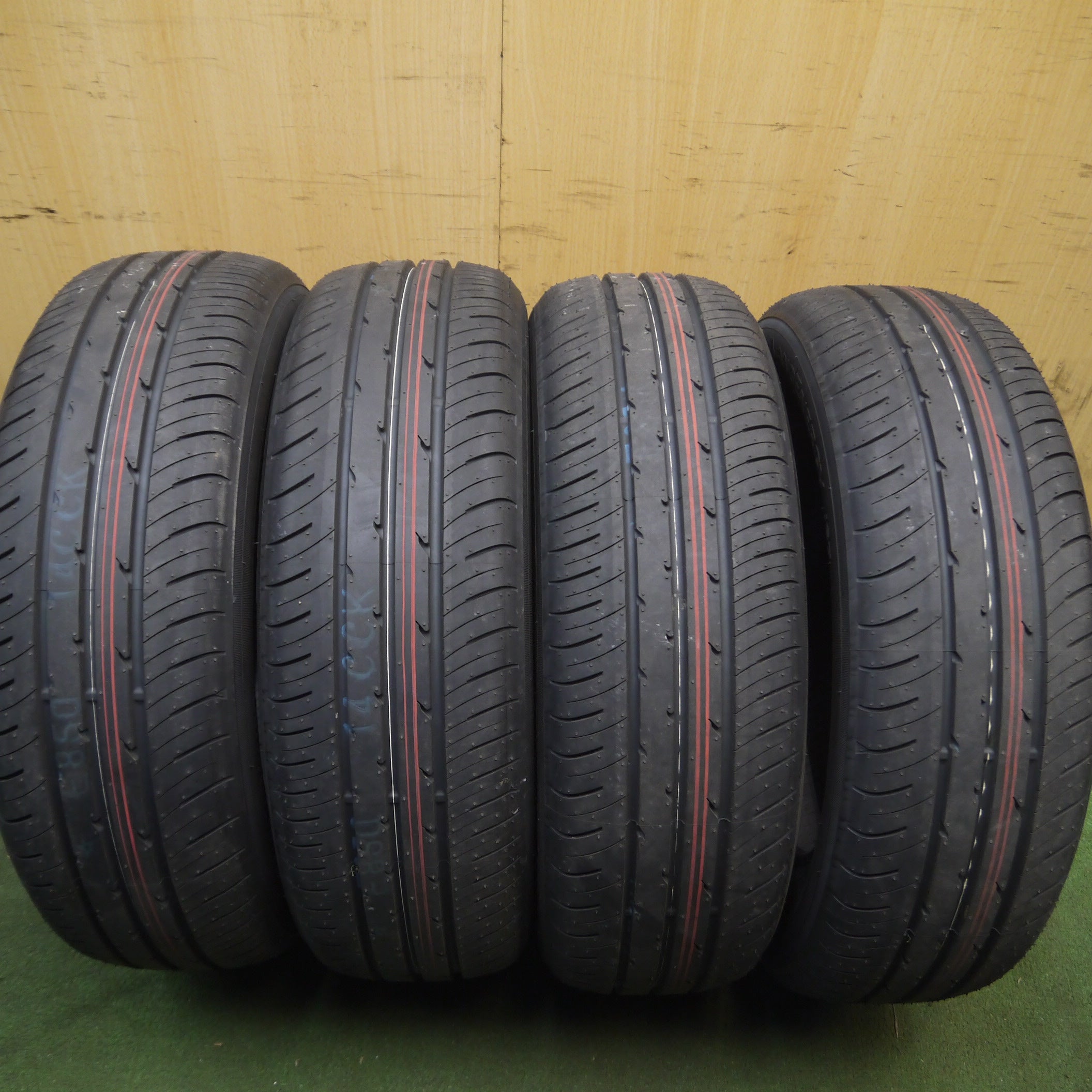 *送料無料*新車外し！23年★185/65R15 トーヨー ナノエナジー J67 タイヤ 15インチ アクア シエンタ フリード  ノート等★4010505Hノタ