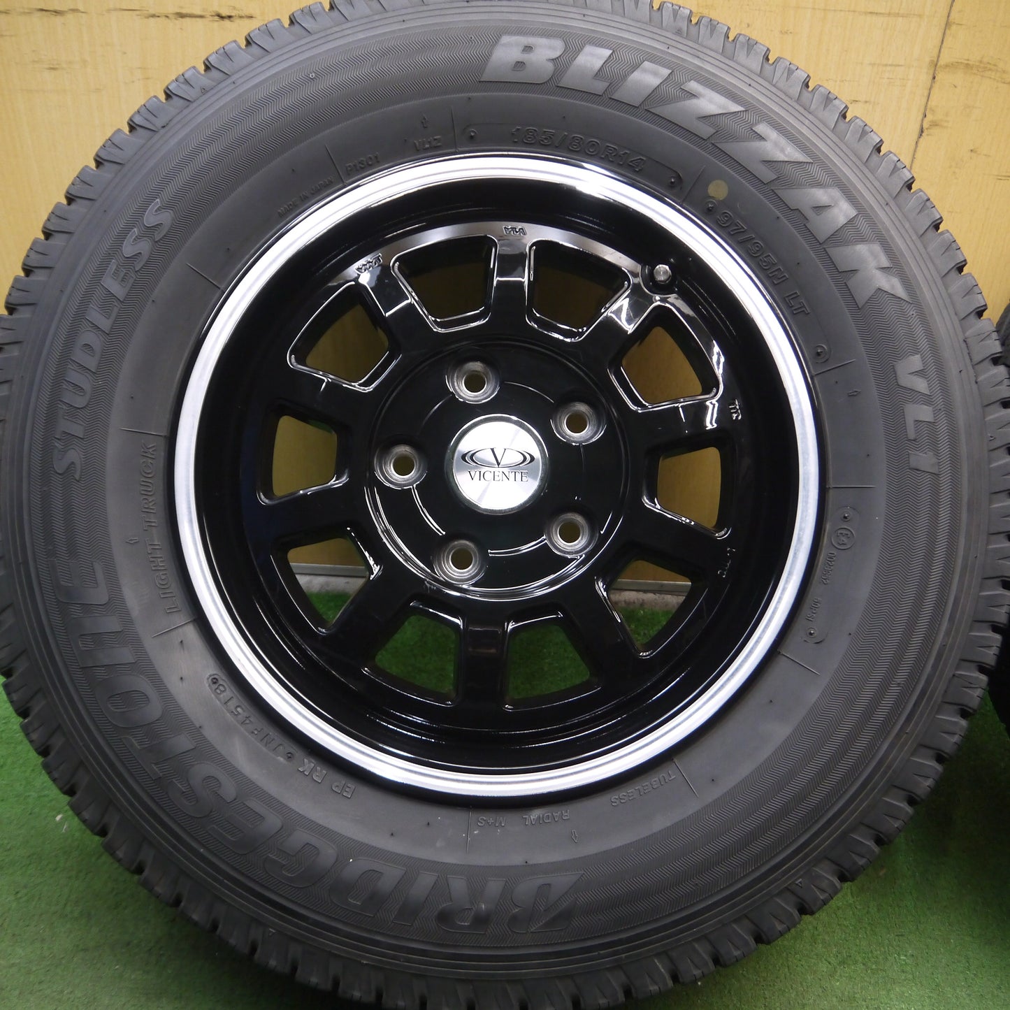 *送料無料*バリ溝！キレイ！9分★スタッドレス 185/80R14 ブリヂストン ブリザック VL1 VICENTE ビセンテ 14インチ PCD114.3/5H★3121206Hス