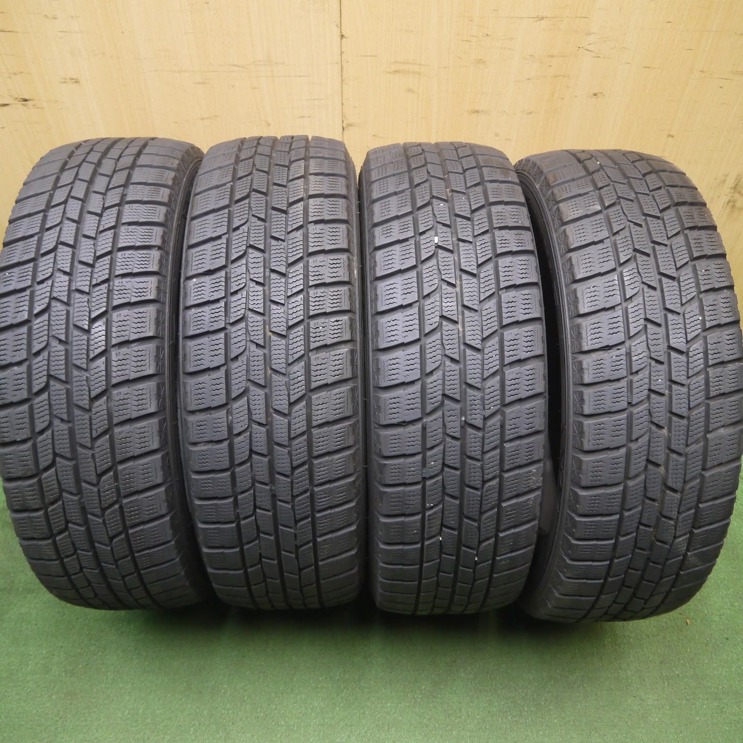 [送料無料]バリ溝！8.5分★スタッドレス 185/60R15 グッドイヤー アイスナビ6 タイヤ ヤリス ヴィッツ フィット 等★3081803Hスタ