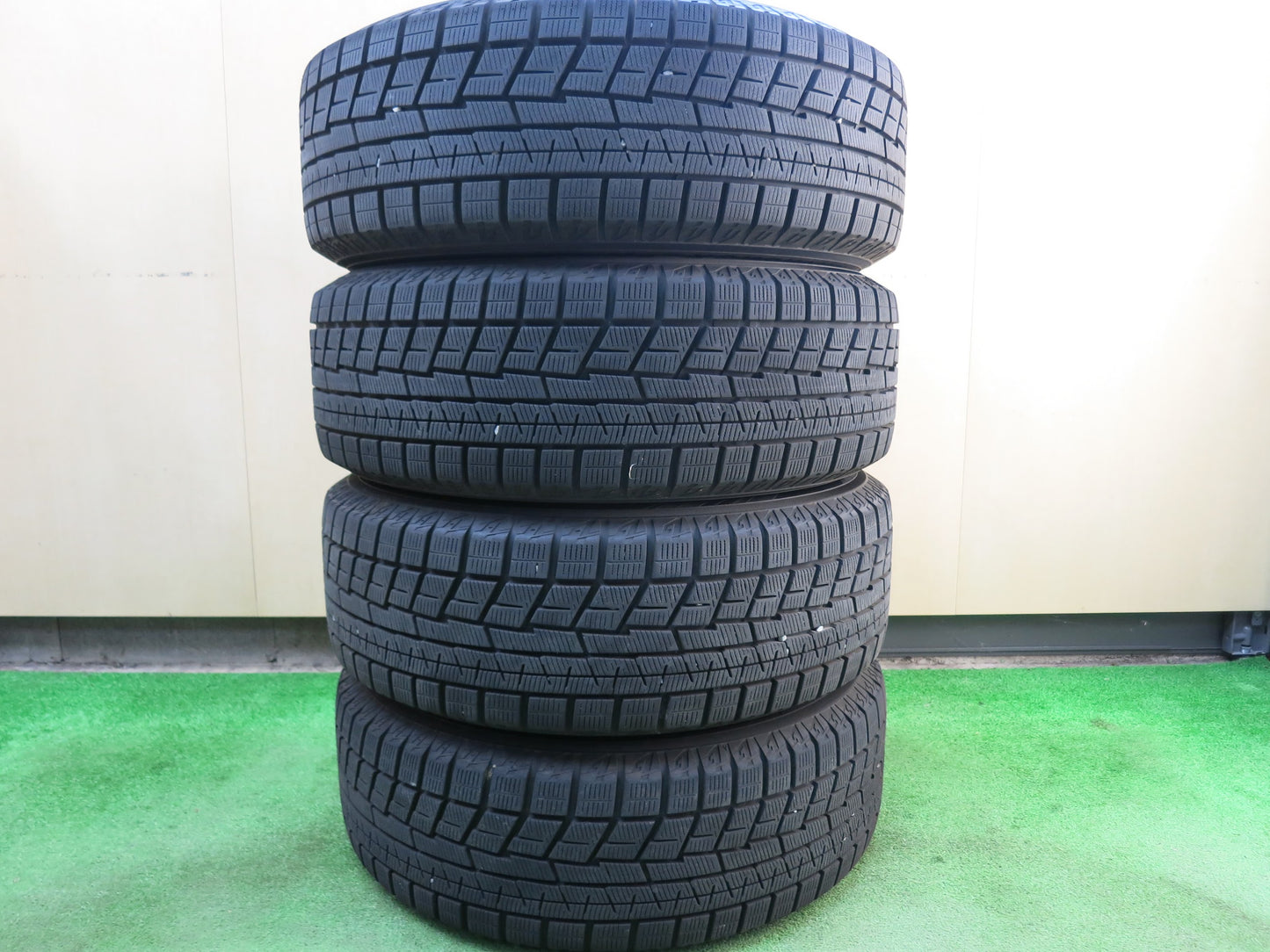 [送料無料]バリ溝！21年！キレイ！9.5分以上★スタッドレス 215/60R16 ヨコハマ アイスガード iG60 SG-E 社外 アルミ 16インチ PCD114.3/5H★3031104ヒス