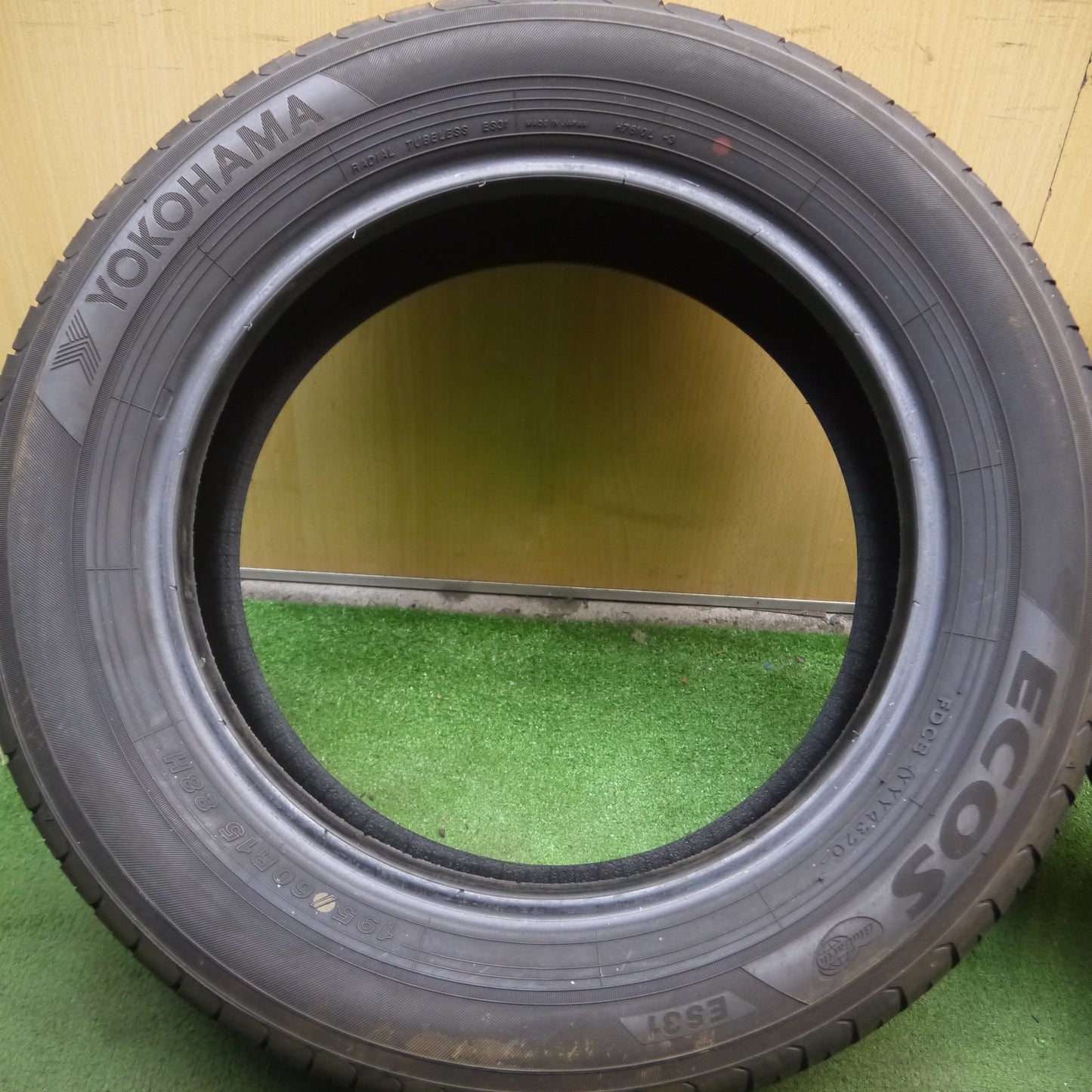 *送料無料*バリ溝！20年！9.5分以上★195/60R15 ヨコハマ エコス ES31 タイヤ 15インチ カムリ カローラ フィールダー シビック 等★3111003Hノタ