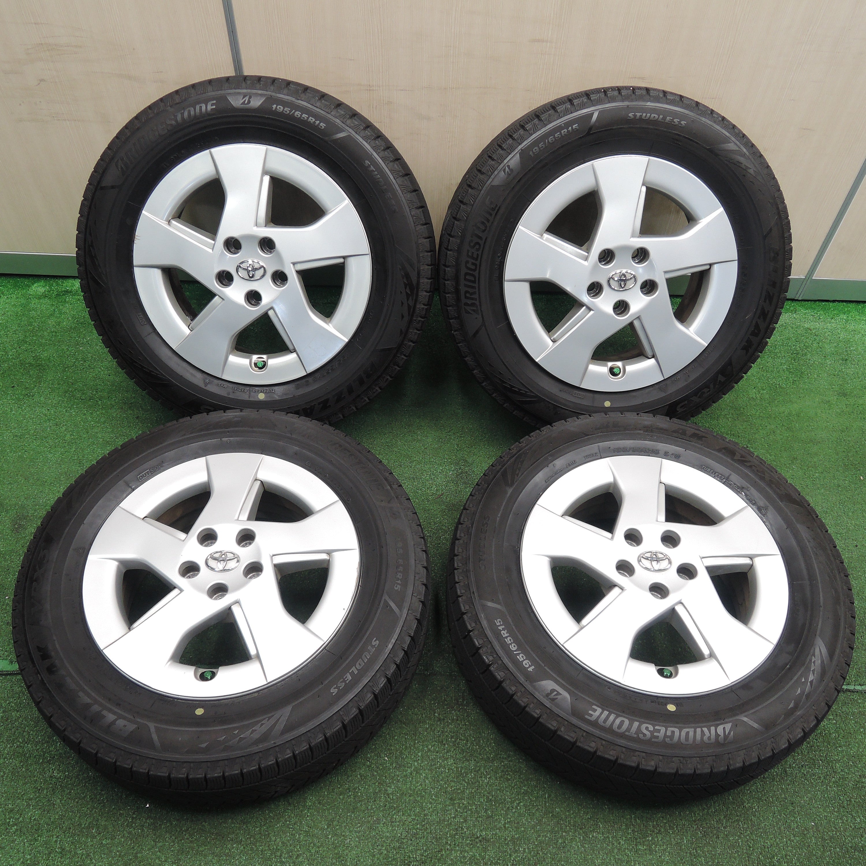 *送料無料*バリ溝！21年！9分★トヨタ 30系 プリウス 純正 195/65R15 スタッドレス ブリヂストン ブリザック VRX3 15インチ  PCD100/5H★3111306NJス