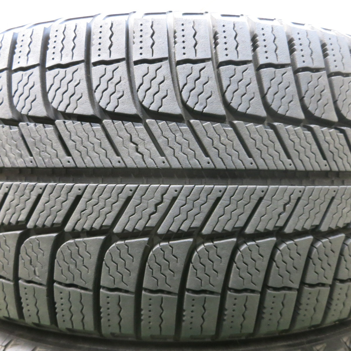 *送料無料*バリ溝！9.5分★スタッドレス 215/50R17 ミシュラン X-ICE3+ タイヤ 17インチ プリウスα レヴォーグ レガシィ インプレッサ 等★4013103イスタ