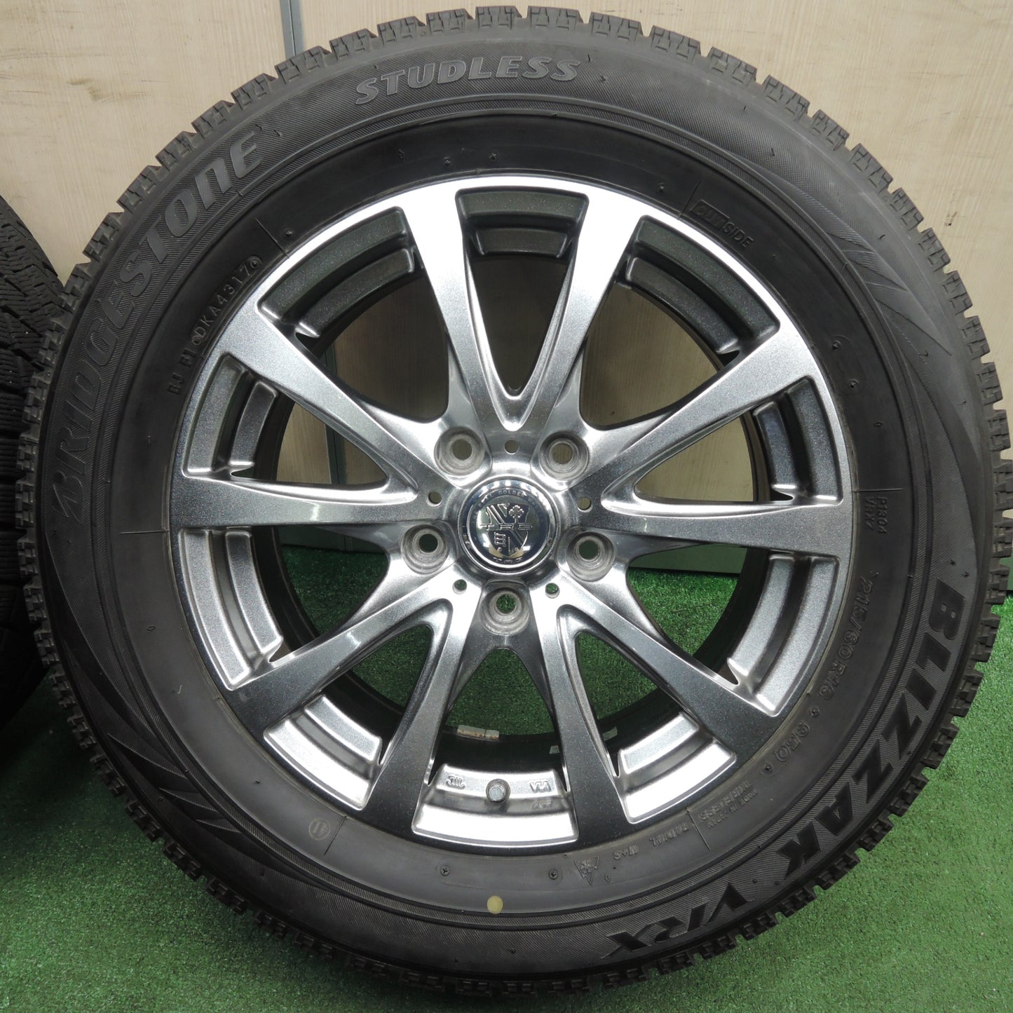 *送料無料* バリ溝！キレイ！9分★スタッドレス 215/60R16 ブリヂストン ブリザック VRX T.R.G. TRG 16インチ PCD114.3/5H★4030501TNス