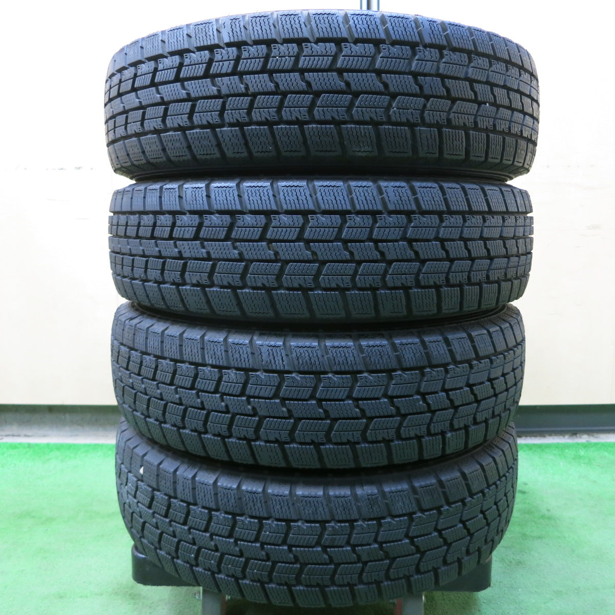 *送料無料*バリ溝！20年！キレイ！9.5分以上★スタッドレス 155/65R14 グッドイヤー アイスナビ7 JOKER ジョーカー 14インチ PCD100/4H★3102809イス