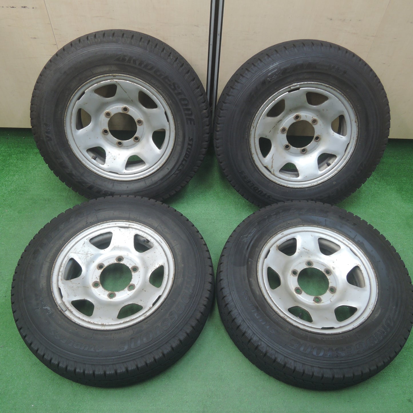 *送料無料*バリ溝！9.5分★トヨタ ハイエース 純正 スチール 195/80R15 スタッドレス ブリヂストン ブリザック VL1 PCD139.7/6H★4011902SYス