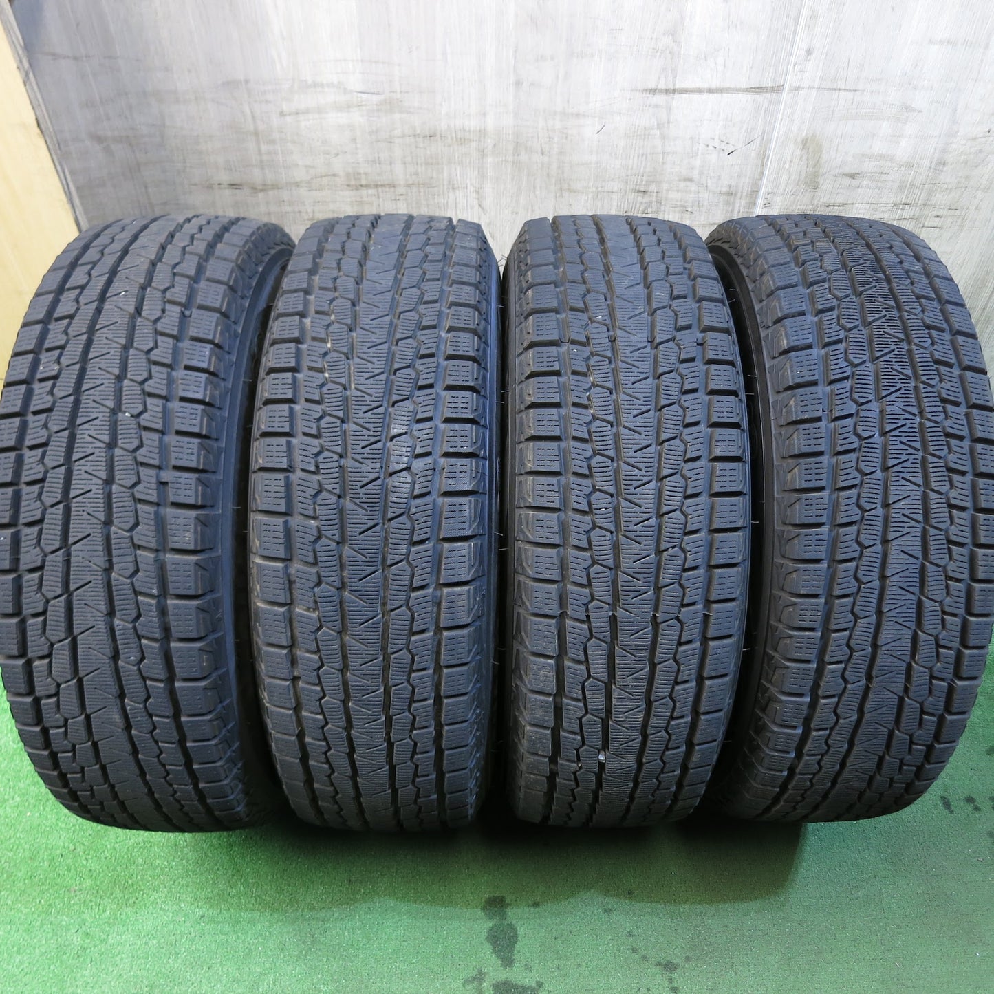 [送料無料]バリ溝！21年！キレイ！ほぼ10分★スタッドレス 215/70R16 ヨコハマ アイスガード G075 社外 アルミ 16インチ PCD100 114.3/5H マルチ★3051608Hス