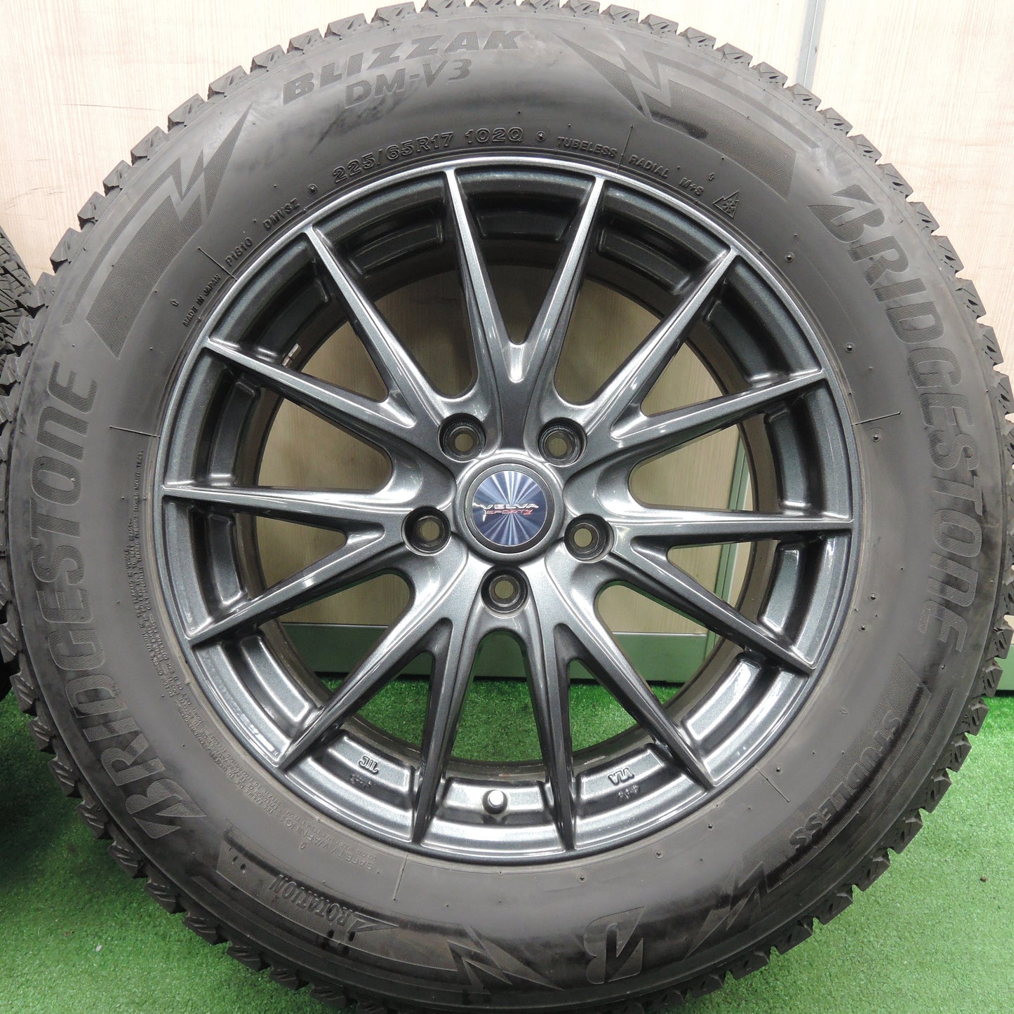 *送料無料*バリ溝！21年！キレイ！8.5分★スタッドレス 225/65R17 ブリヂストン ブリザック DM-V3 VELVA SPORTZ ヴェルヴァ 17インチ PCD114.3/5H★3120201HAス