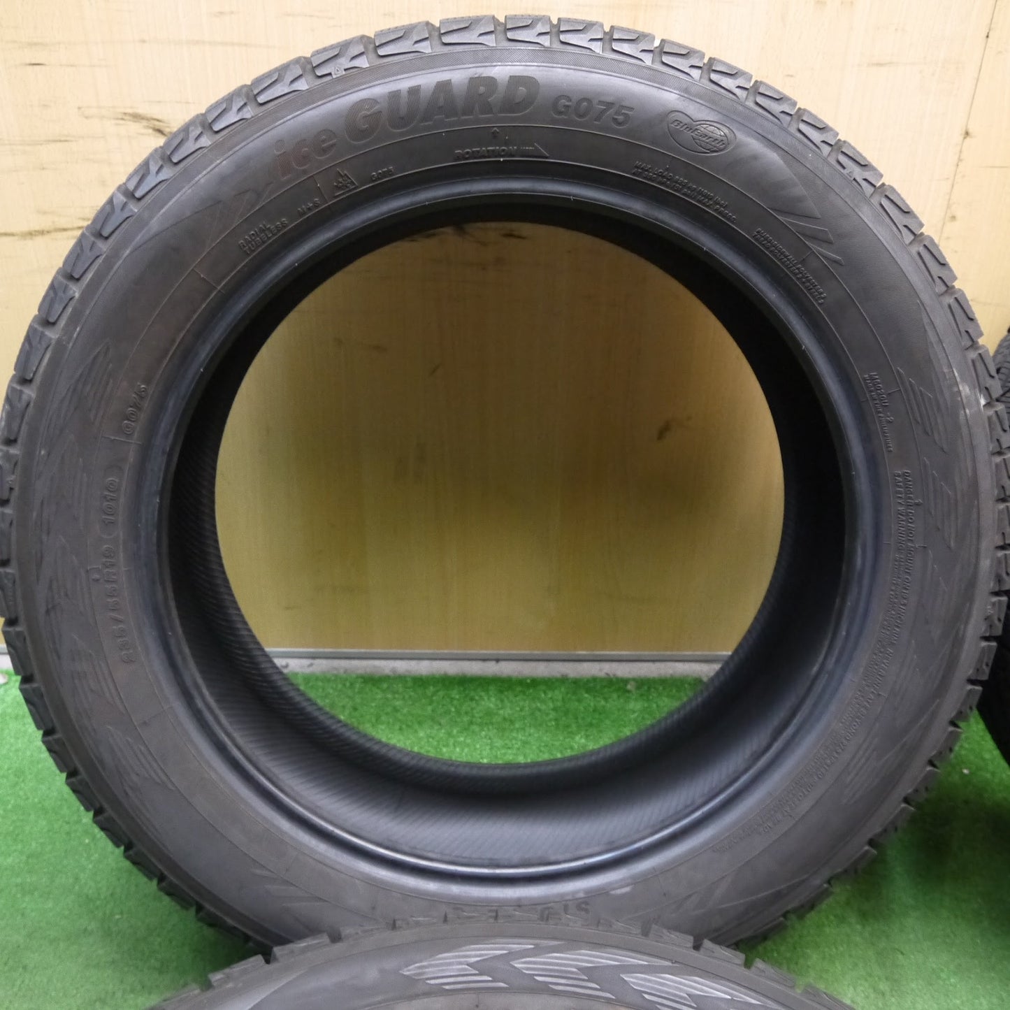 [送料無料]バリ溝！19年！9.5分★スタッドレス 235/55R19 ヨコハマ アイスガード G075 タイヤ 19インチ エクストレイル ベンツ GLC ボルボ XC60 等★3042201クスタ