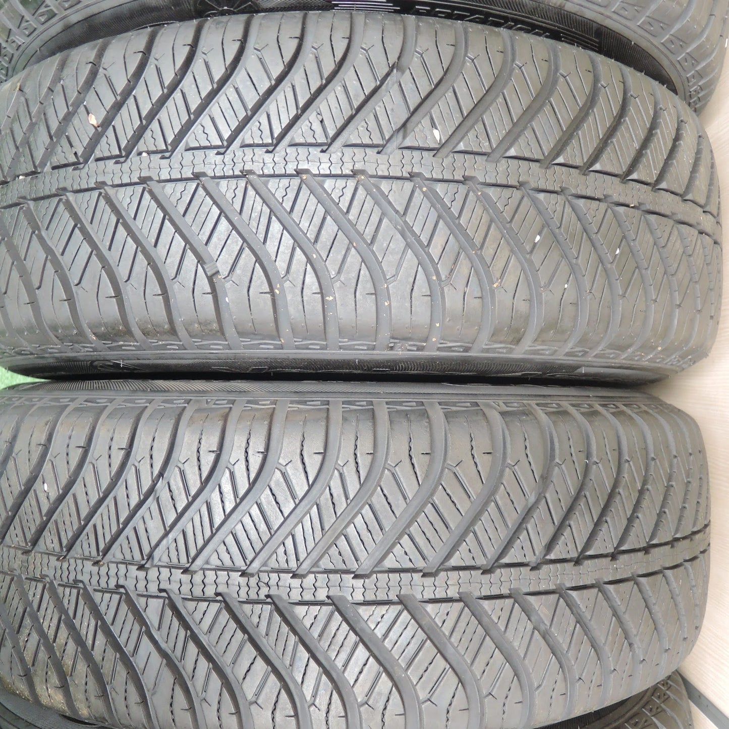 [送料無料]バリ溝！20年！キレイ！ほぼ10分★オールシーズン 215/65R16 グッドイヤー Vector 4seasons SEIN RACING S ザイン 16インチ PCD114.3/5H★3101911TNス