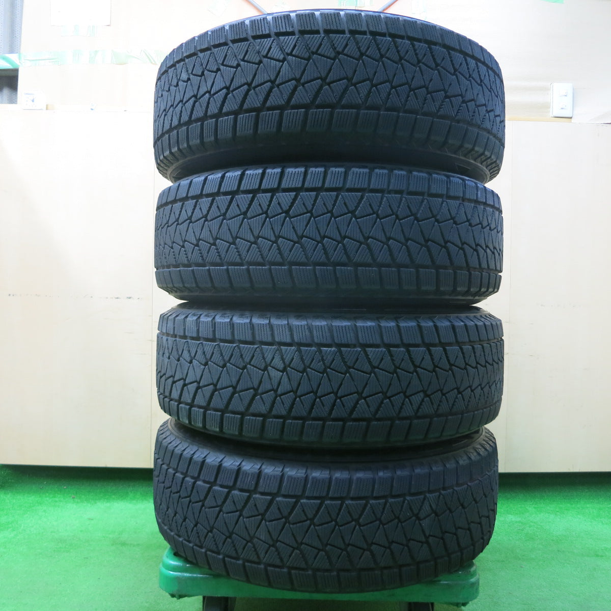 *送料無料*キレイ★スタッドレス LM SPORT 225/65R17 ブリヂストン ブリザック DM-V2 LMスポーツ 17インチ PCD114.3/5H★3121901イス