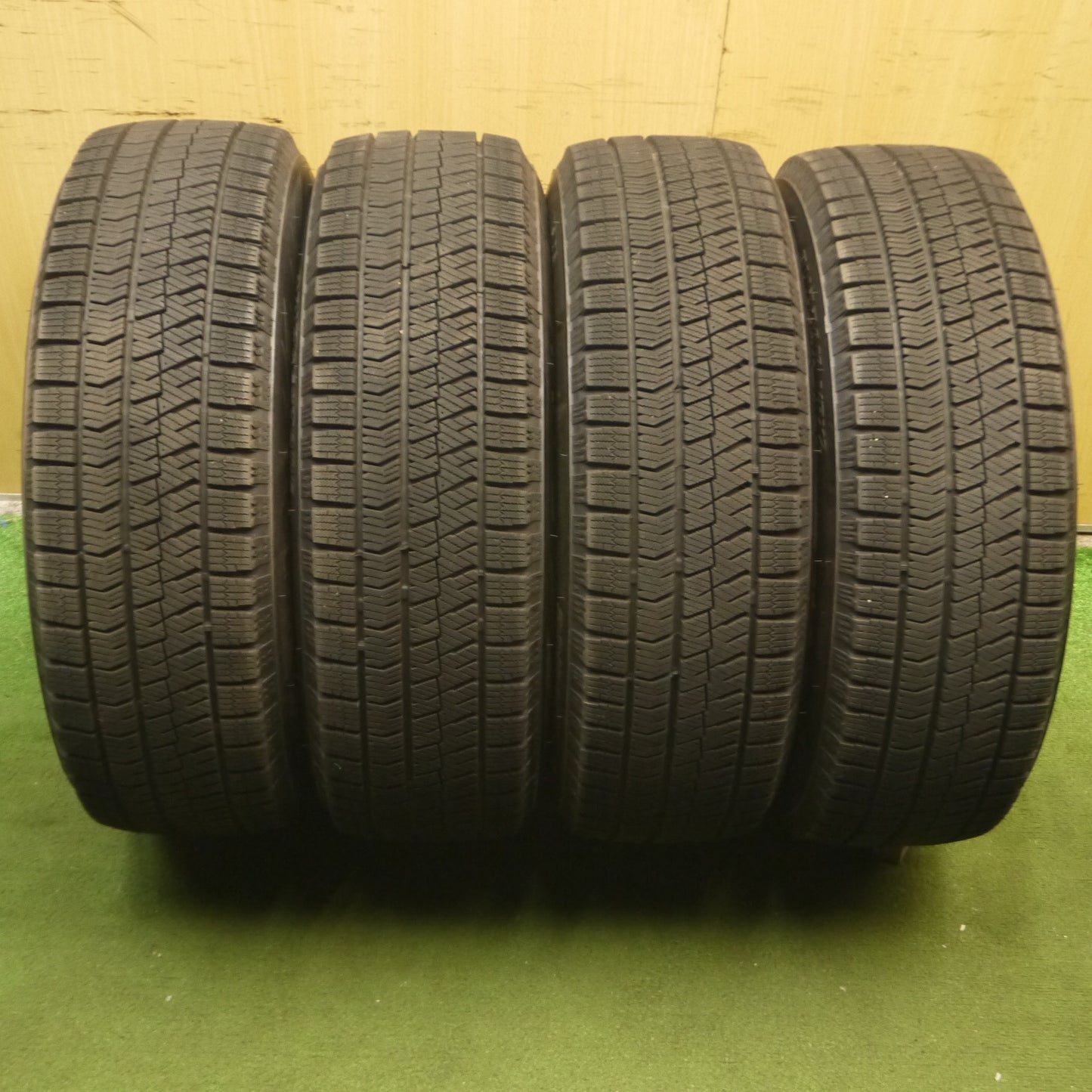 *送料無料*バリ溝！21年！キレイ！9.5分★スタッドレス 195/65R15 ブリヂストン ブリザック VRX2 VELVA SPORTZ ヴェルヴァ 15インチ PCD114.3/5H★3102801KAス