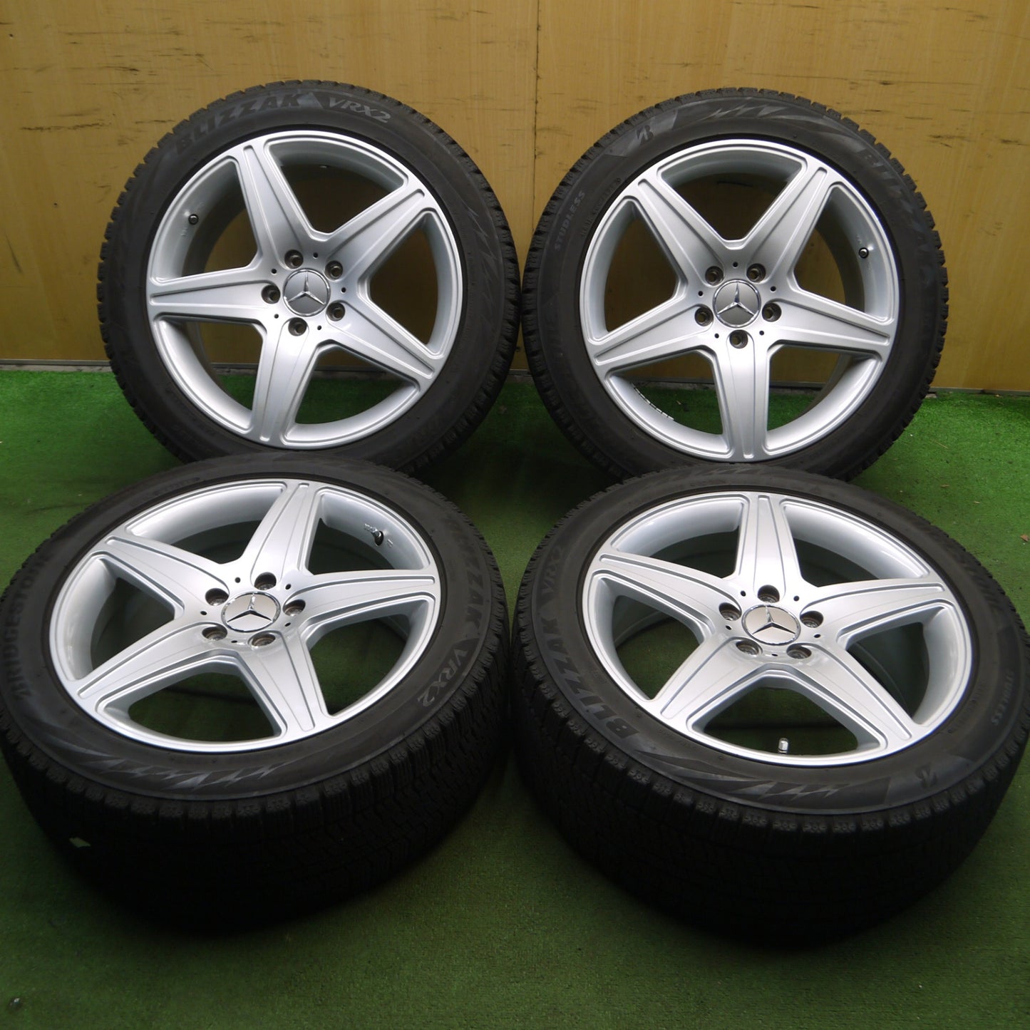 *送料無料*バリ溝！キレイ！9分★ベンツ 等 AGA 245/45R18 スタッドレス ブリヂストン ブリザック VRX2 18インチ PCD112/5H★4013114Hス