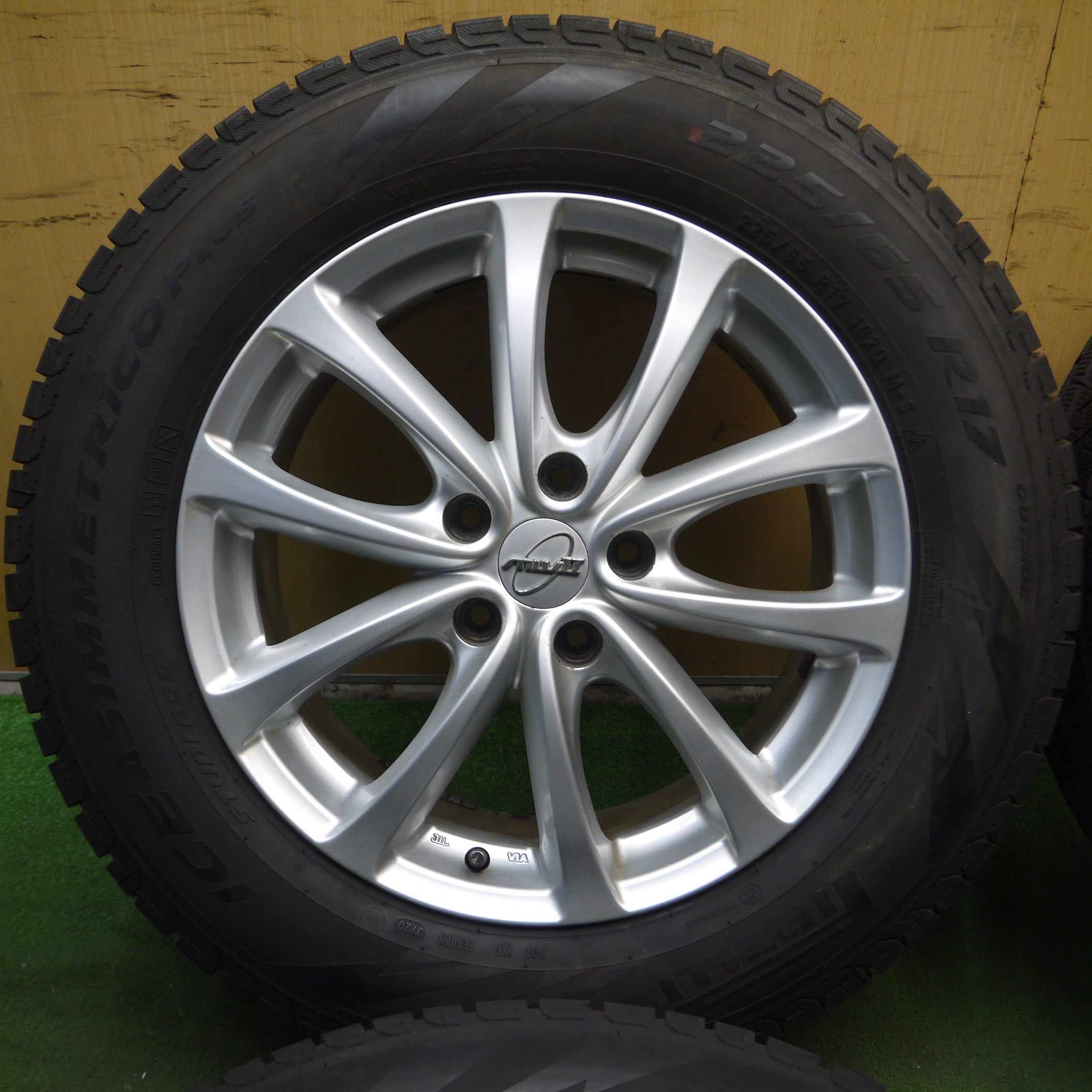 *送料無料*バリ溝！20年！9.5分★スタッドレス 225/65R17 ピレリ アイスアシンメトリコ プラス MWⅡ 17インチ  PCD114.3/5H★4012702クス