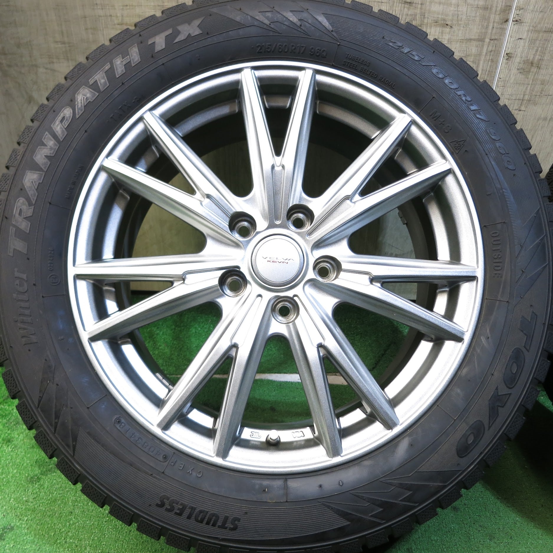 送料無料]バリ溝！キレイ！9分☆スタッドレス 215/60R17 トーヨー ウインター トランパス TX VELVA KEVIN weds |  名古屋/岐阜の中古カー用品・工具の買取/販売ならガレージゲット タイヤ・ホイールセット