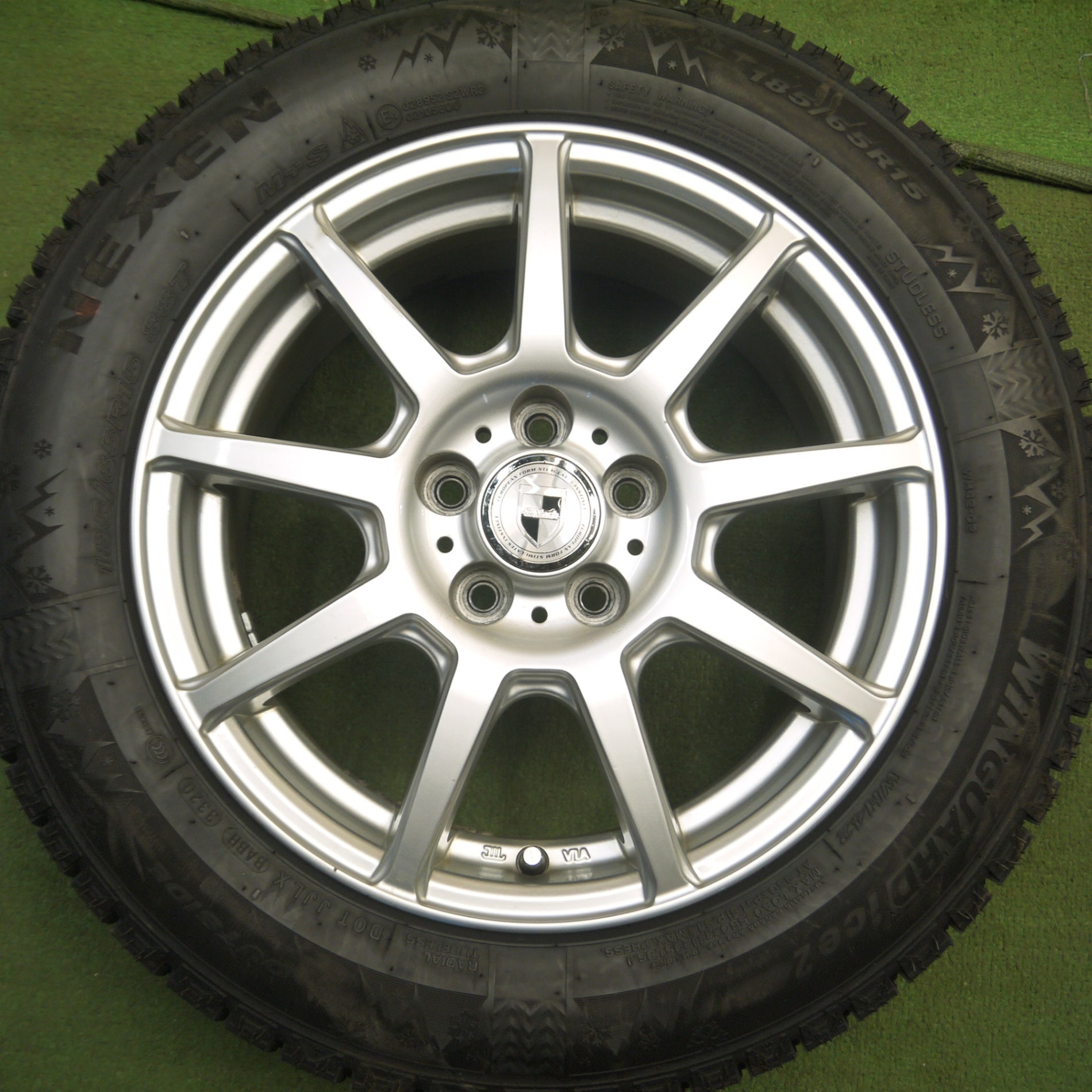 送料無料* 超バリ溝！20年！キレイ！ほぼ10分☆スタッドレス 185/65R15 ネクセン WINGUARD ice2 GMach 15 |  名古屋/岐阜の中古カー用品・工具の買取/販売ならガレージゲット