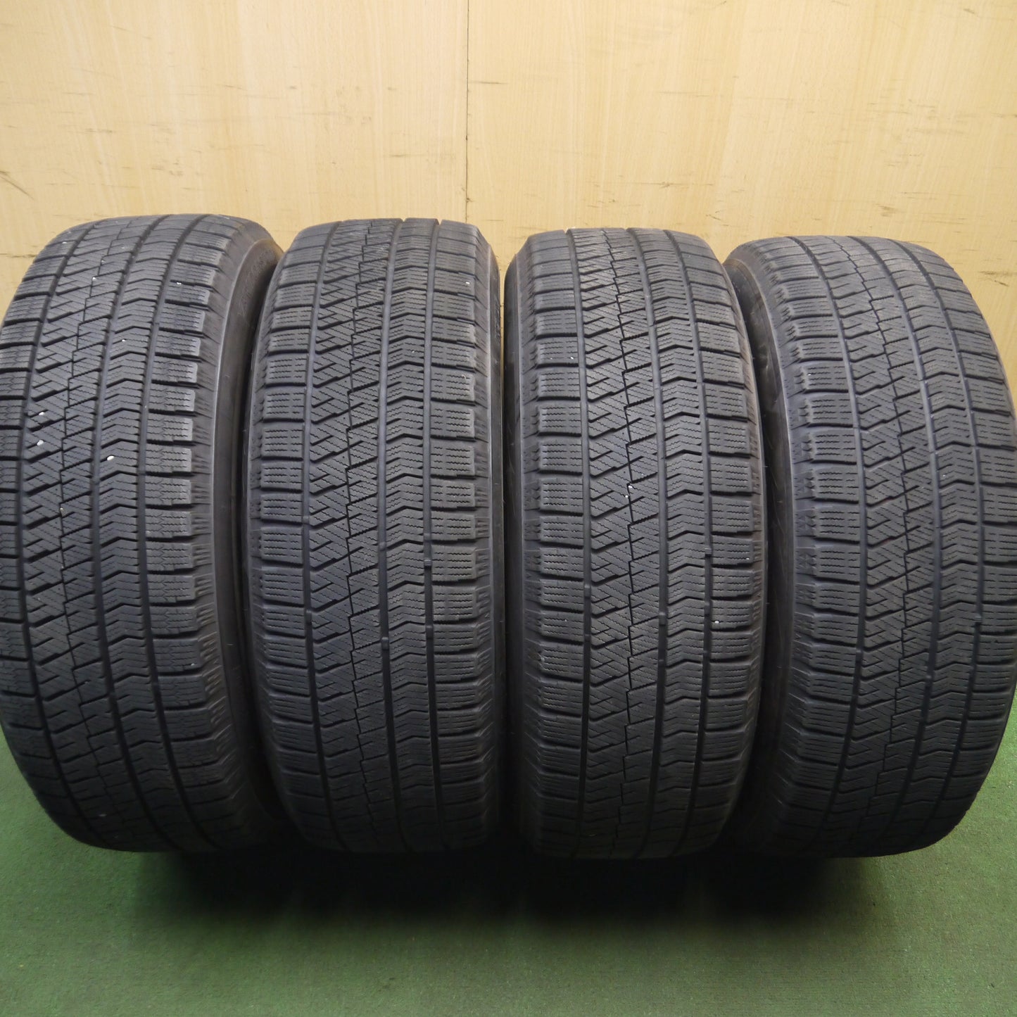 *送料無料*バリ溝！キレイ！9.5分★スタッドレス 225/60R17 ブリヂストン ブリザック VRX2 ravrion RM01 ラブリオン 17インチ PCD114.3/5H★3120802Hス