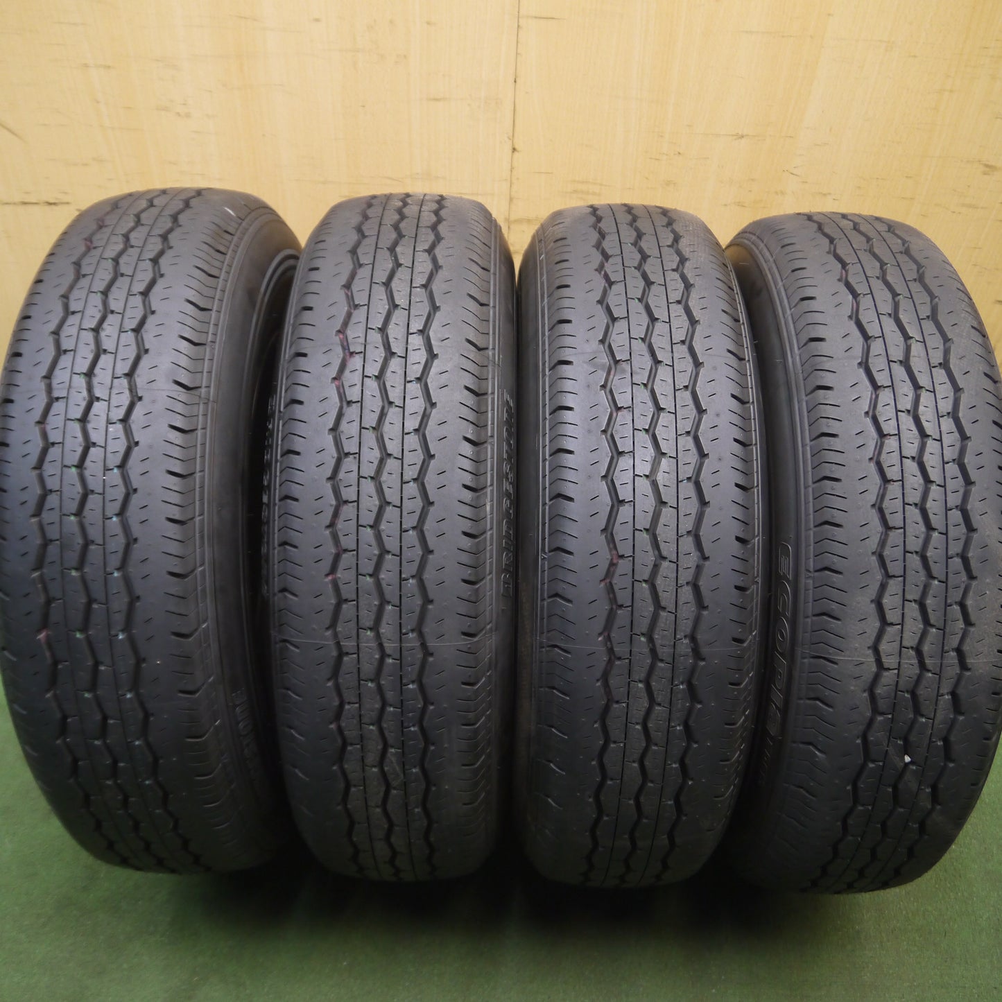 *送料無料*新車外し！23年★トヨタ 200系 ハイエース 純正 スチール 195/80R15 107/105N ブリヂストン エコピア RD613 PCD139.7/6H★3110103Hノ